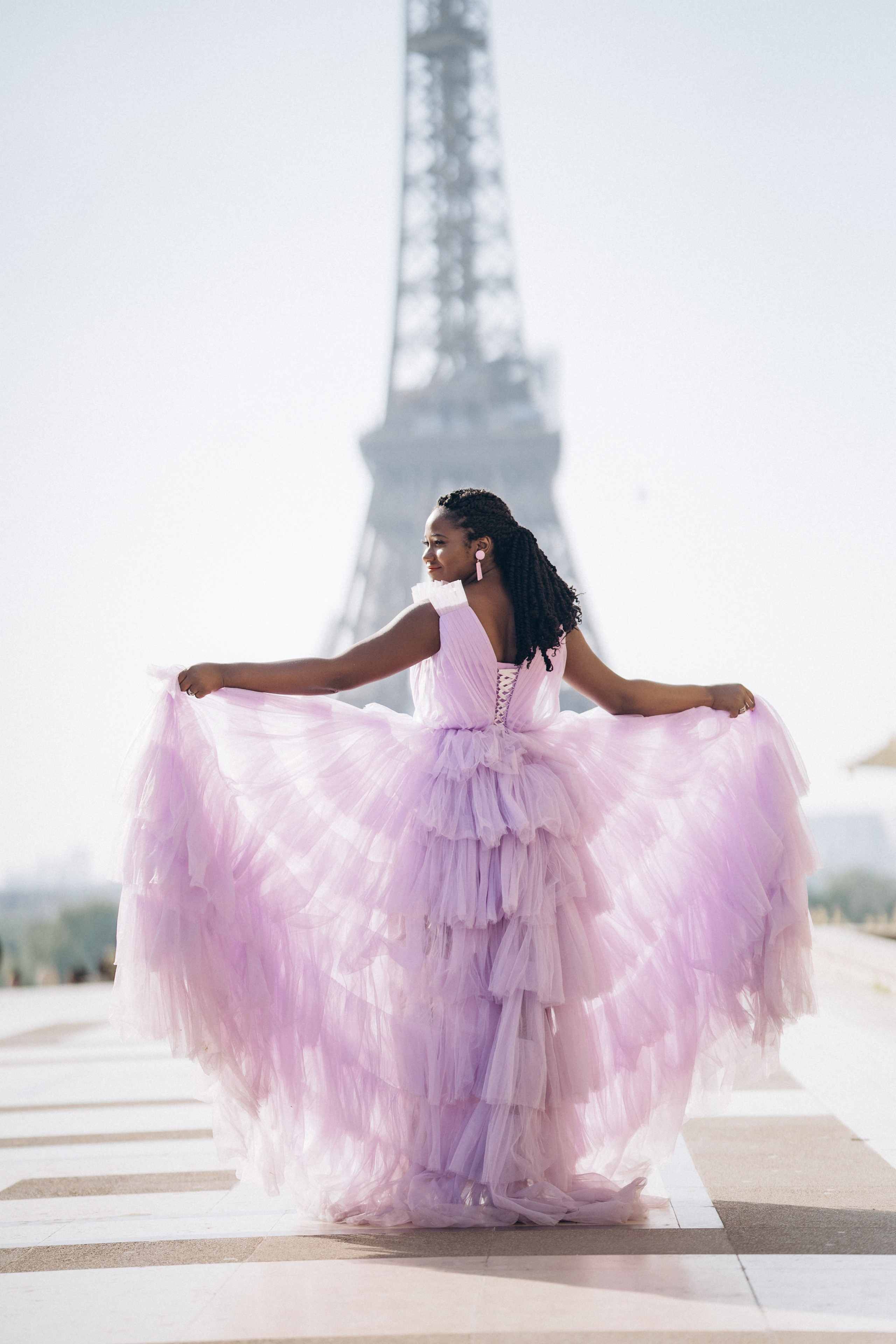 Family photo session in Paris — Louvre — Eiffel Tower. Professional photographer in Paris — Shybitska Iryna
