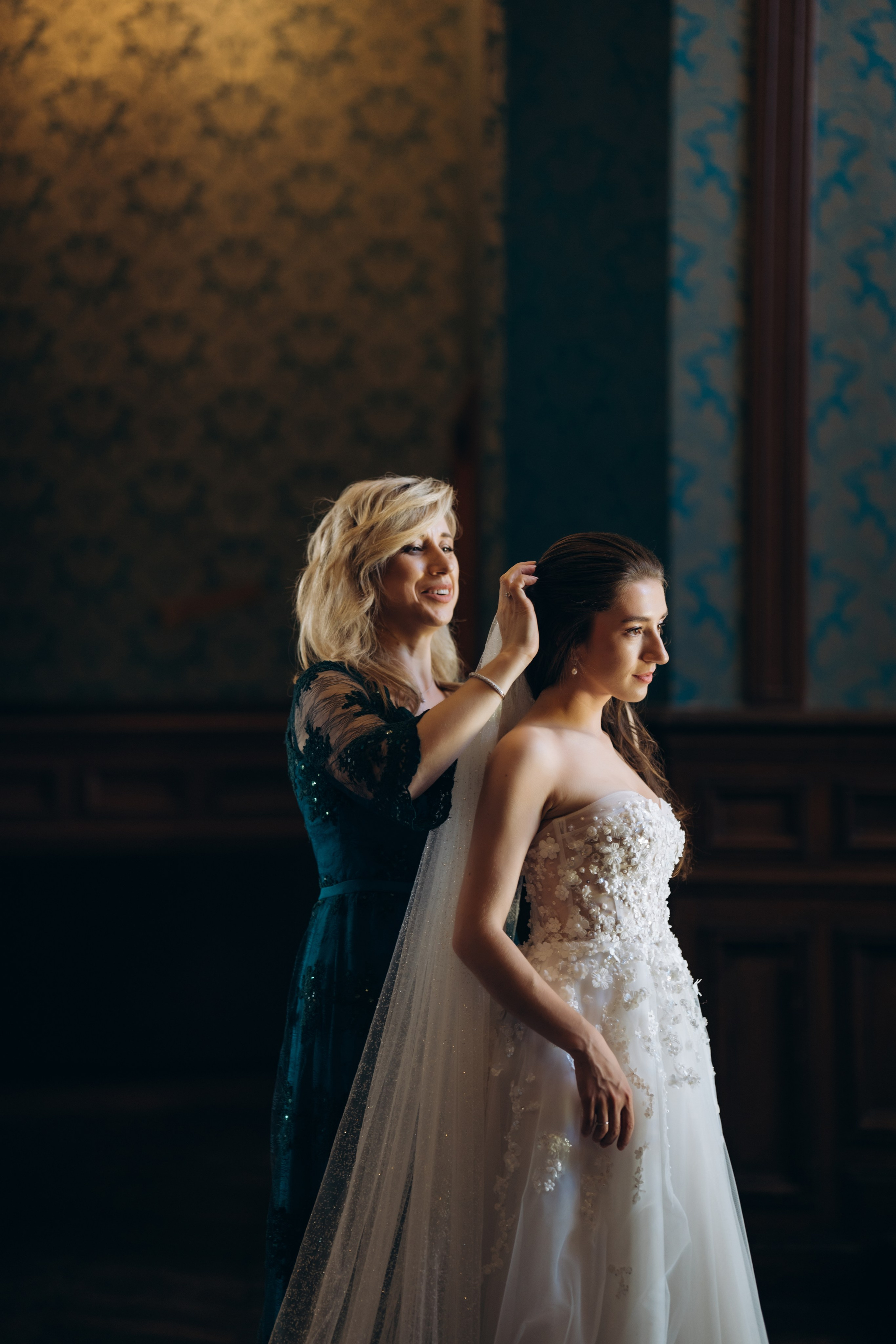 Свадебная фотосессия во французском замке. Professional photographer in Paris — Shybitska Iryna