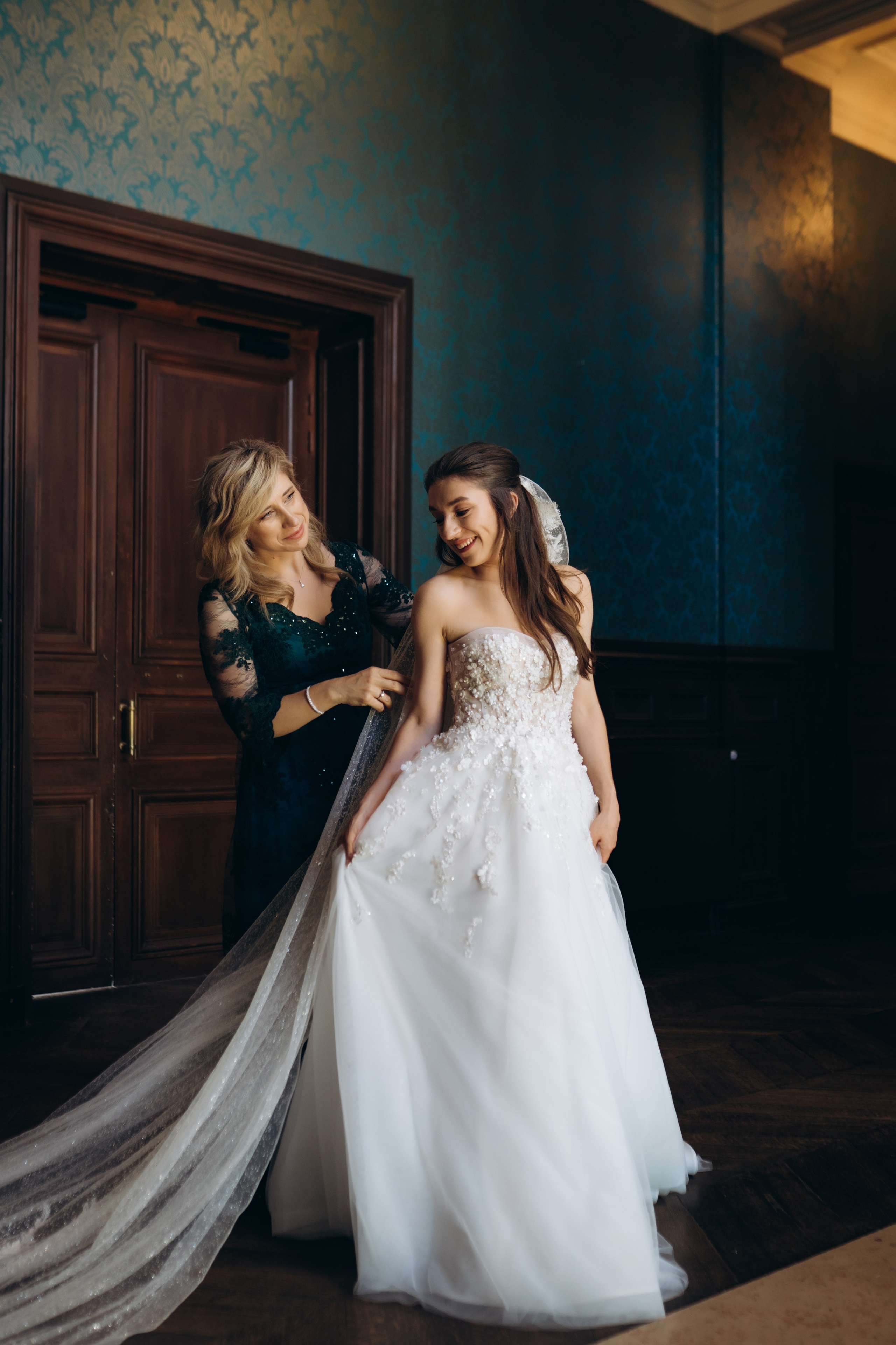 Свадебная фотосессия во французском замке. Professional photographer in Paris — Shybitska Iryna