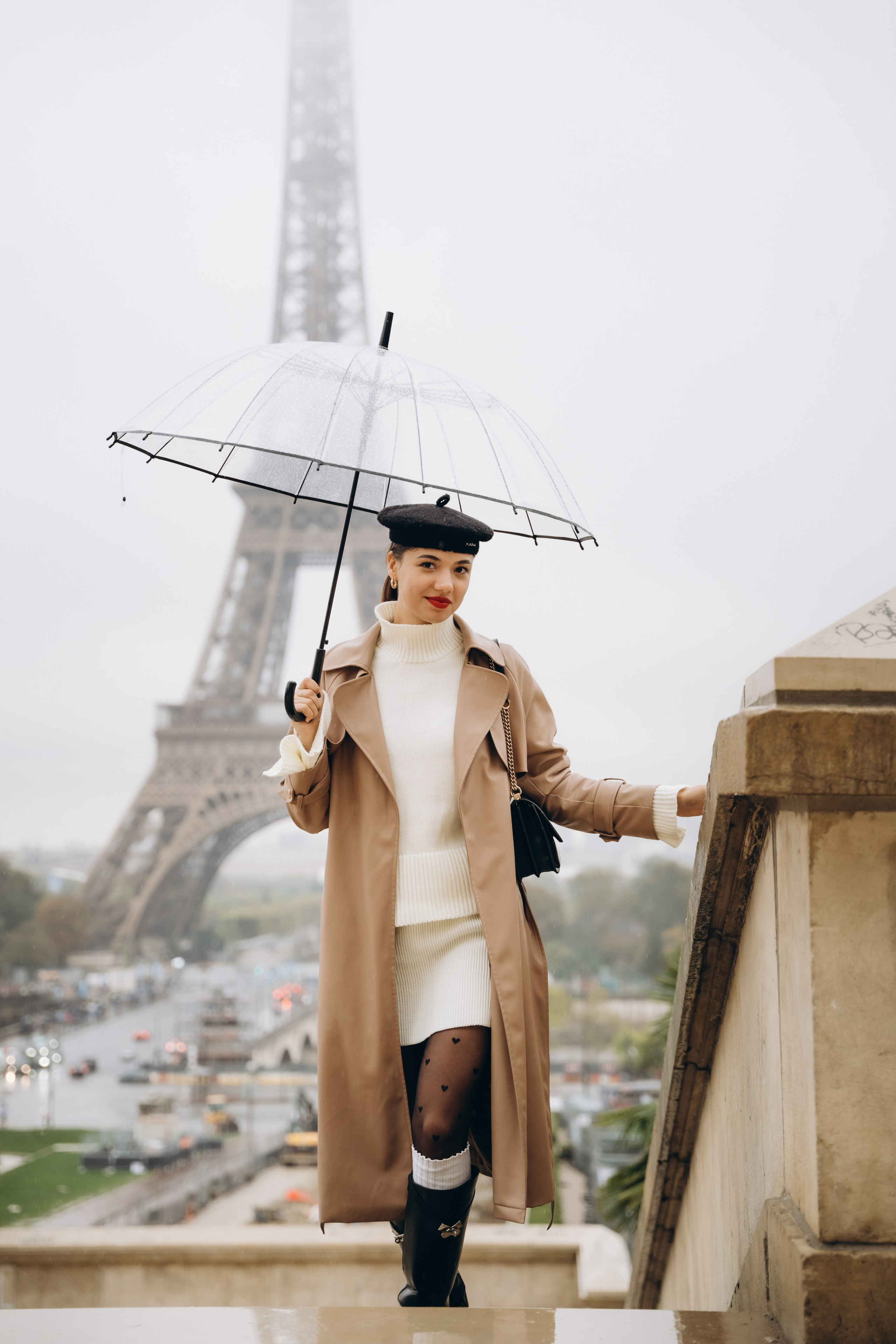 Photo shoot in Paris on a rainy day. Professional photographer in Paris — Shybitska Iryna