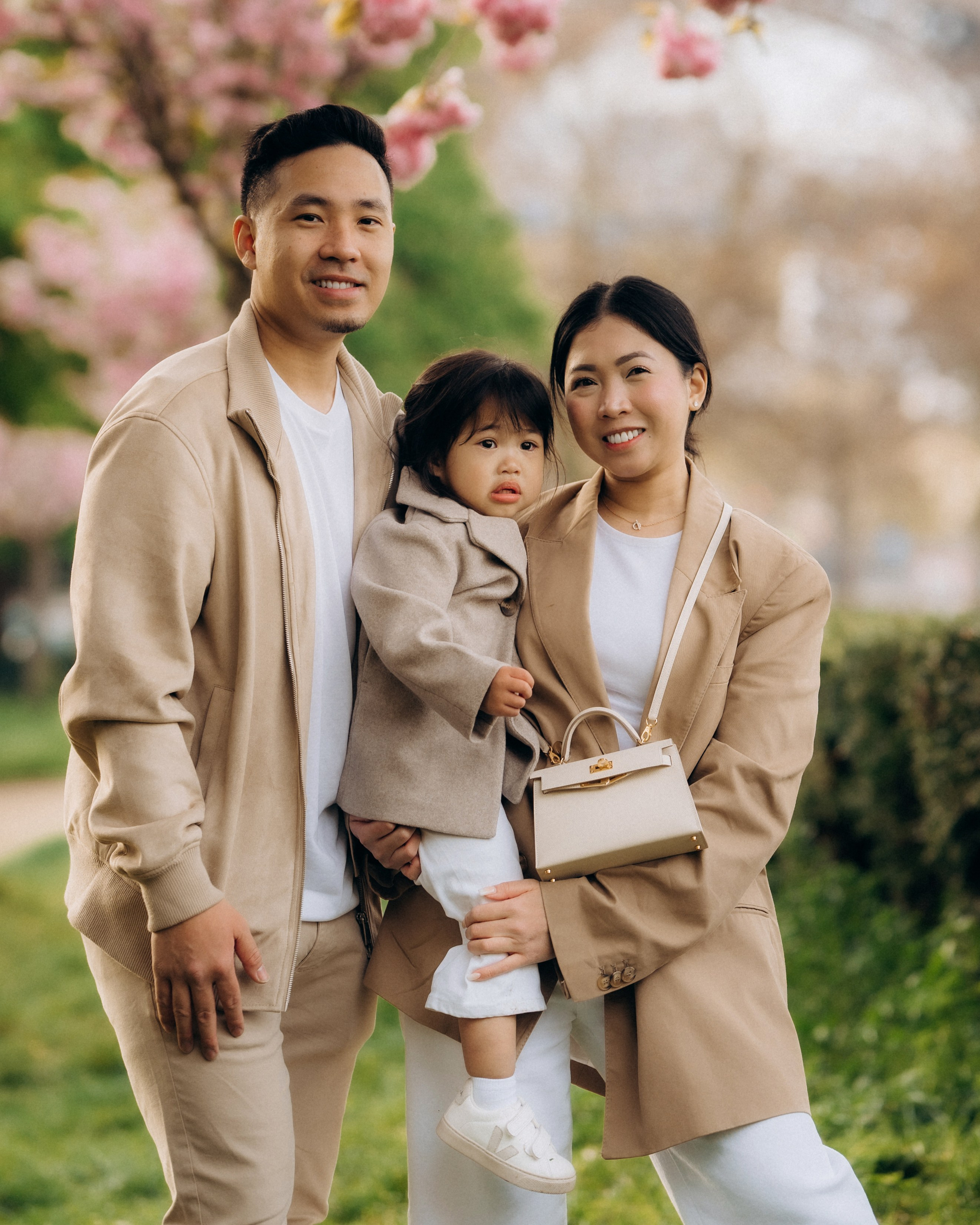 Family photo shoot. Paris. Professional photographer in Paris — Shybitska Iryna