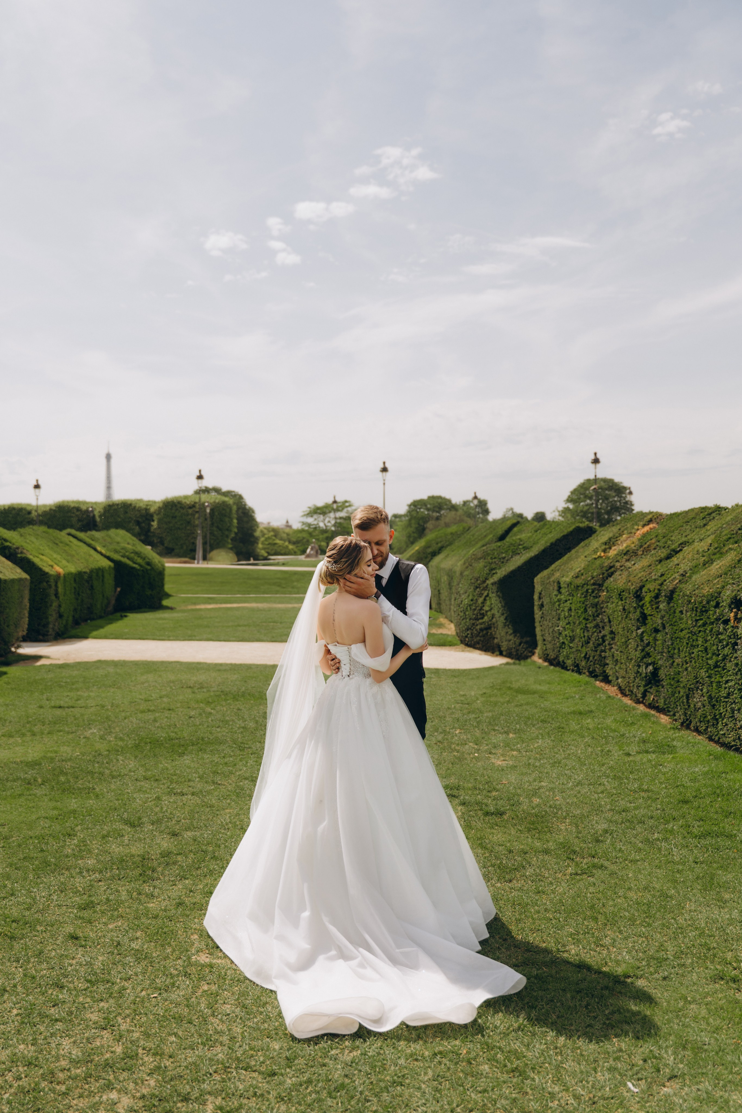 Wedding Day in Paris and Reception. Professional photographer in Paris — Shybitska Iryna