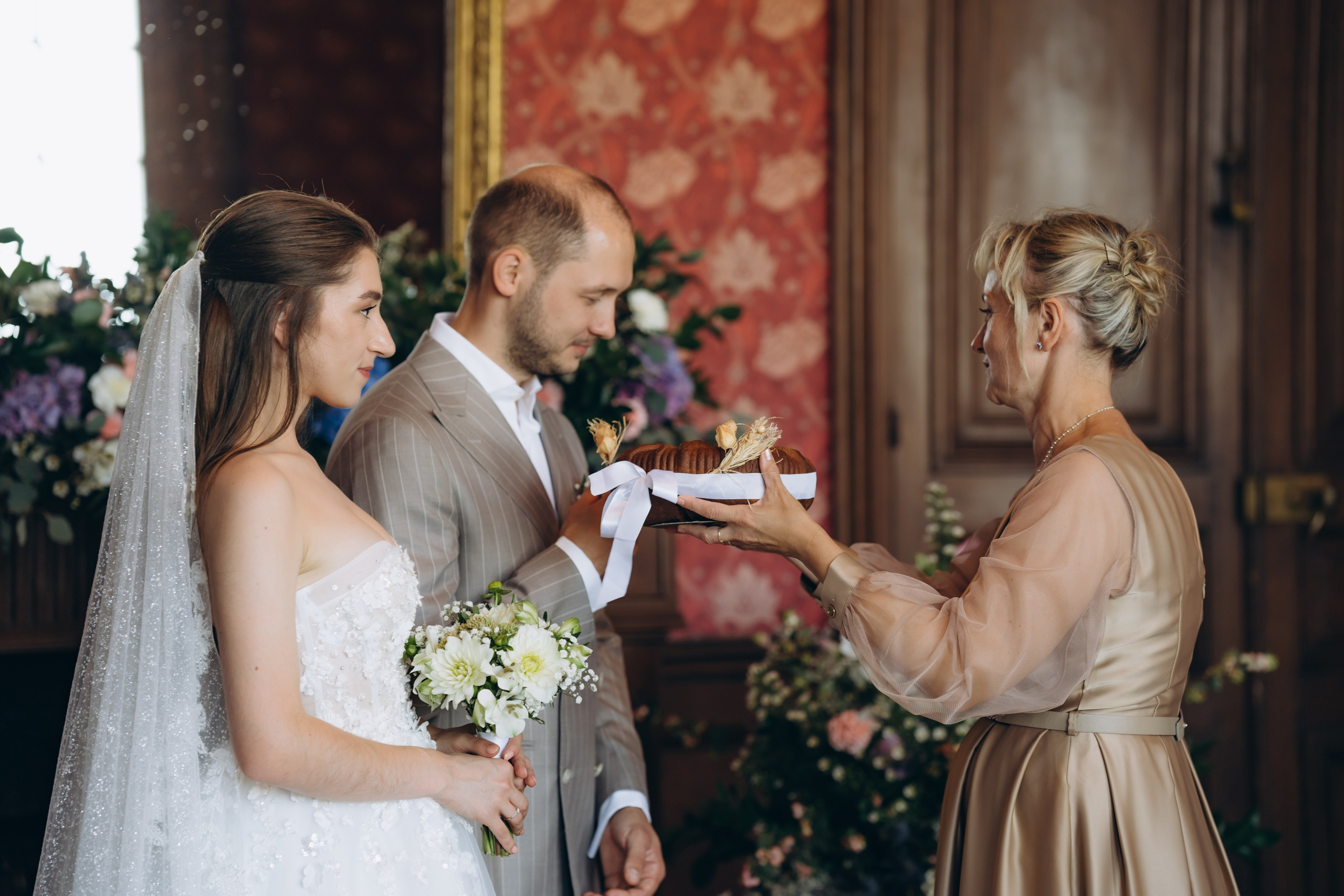 Свадебная фотосессия во французском замке. Professional photographer in Paris — Shybitska Iryna