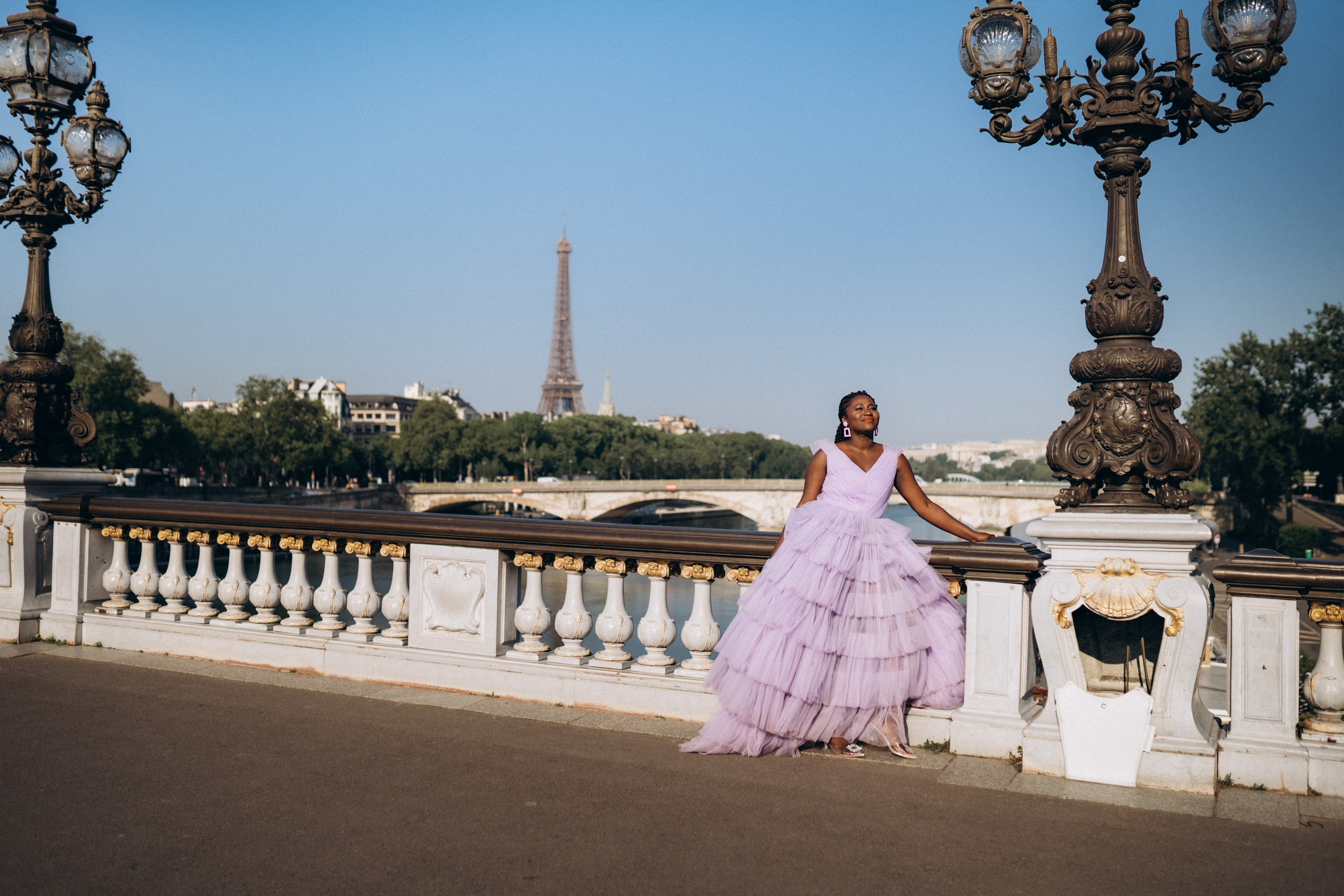 Family photo session in Paris — Louvre — Eiffel Tower. Professional photographer in Paris — Shybitska Iryna