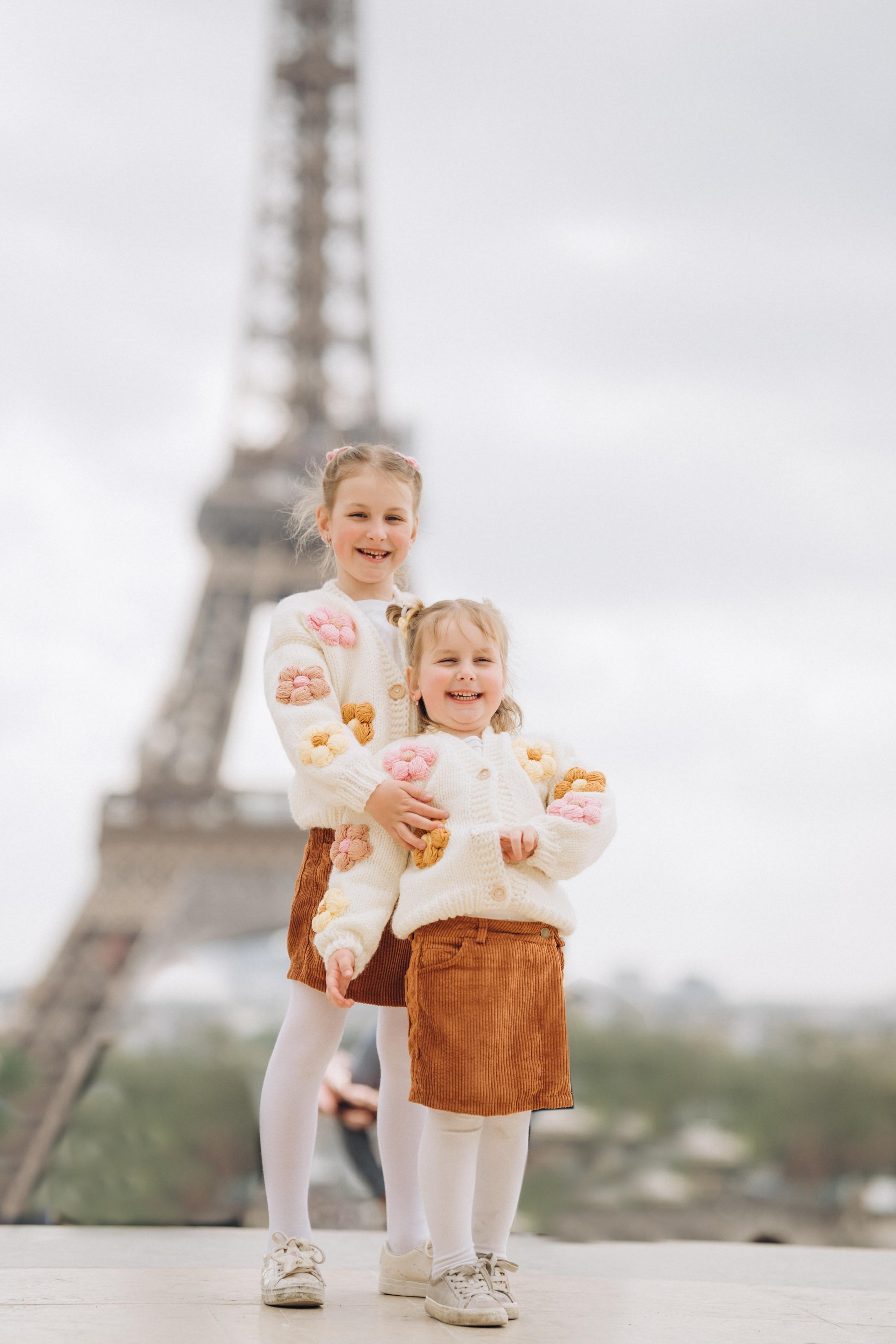Family photo shoot. Paris. Professional photographer in Paris — Shybitska Iryna