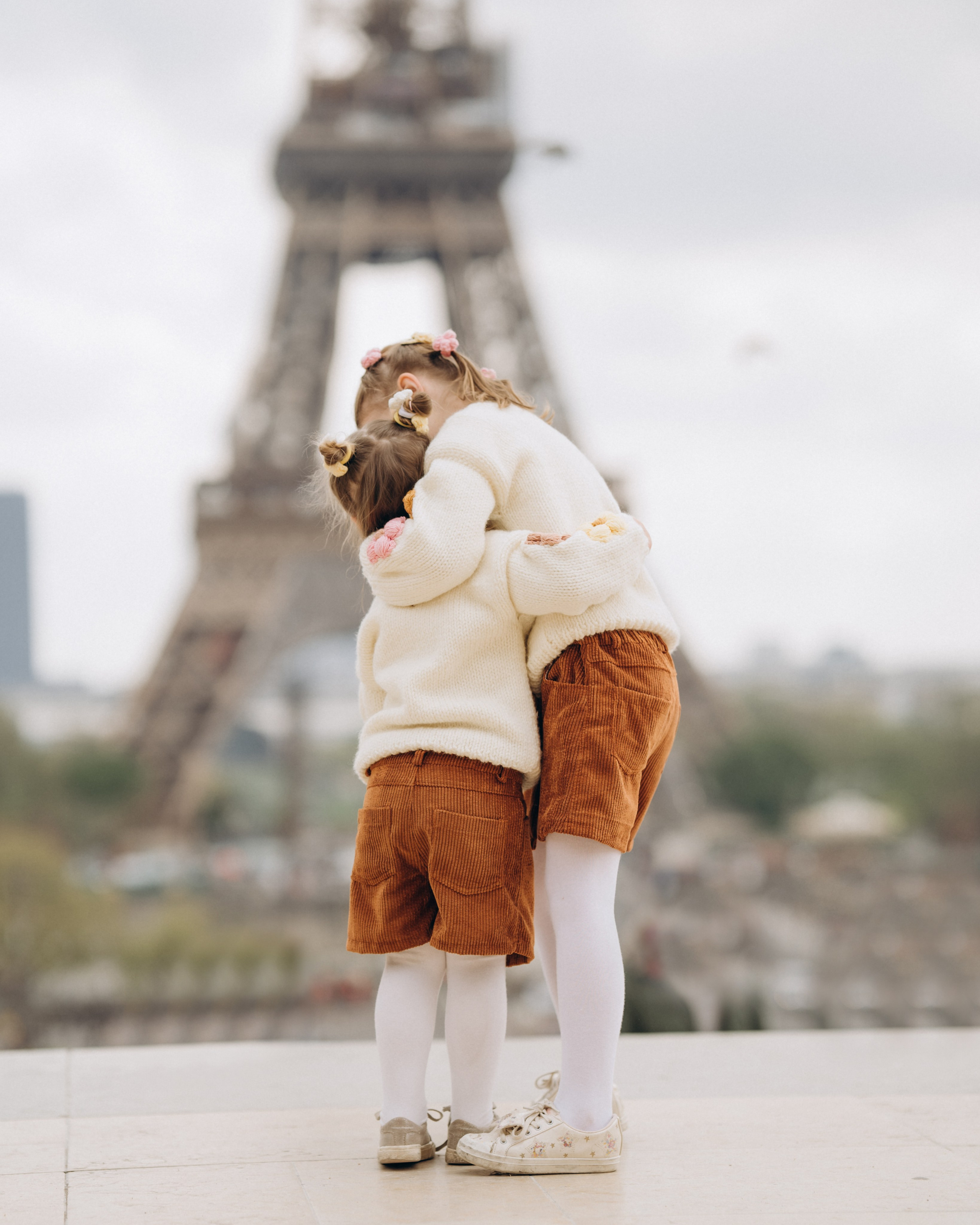 Family photo shoot. Paris. Professional photographer in Paris — Shybitska Iryna