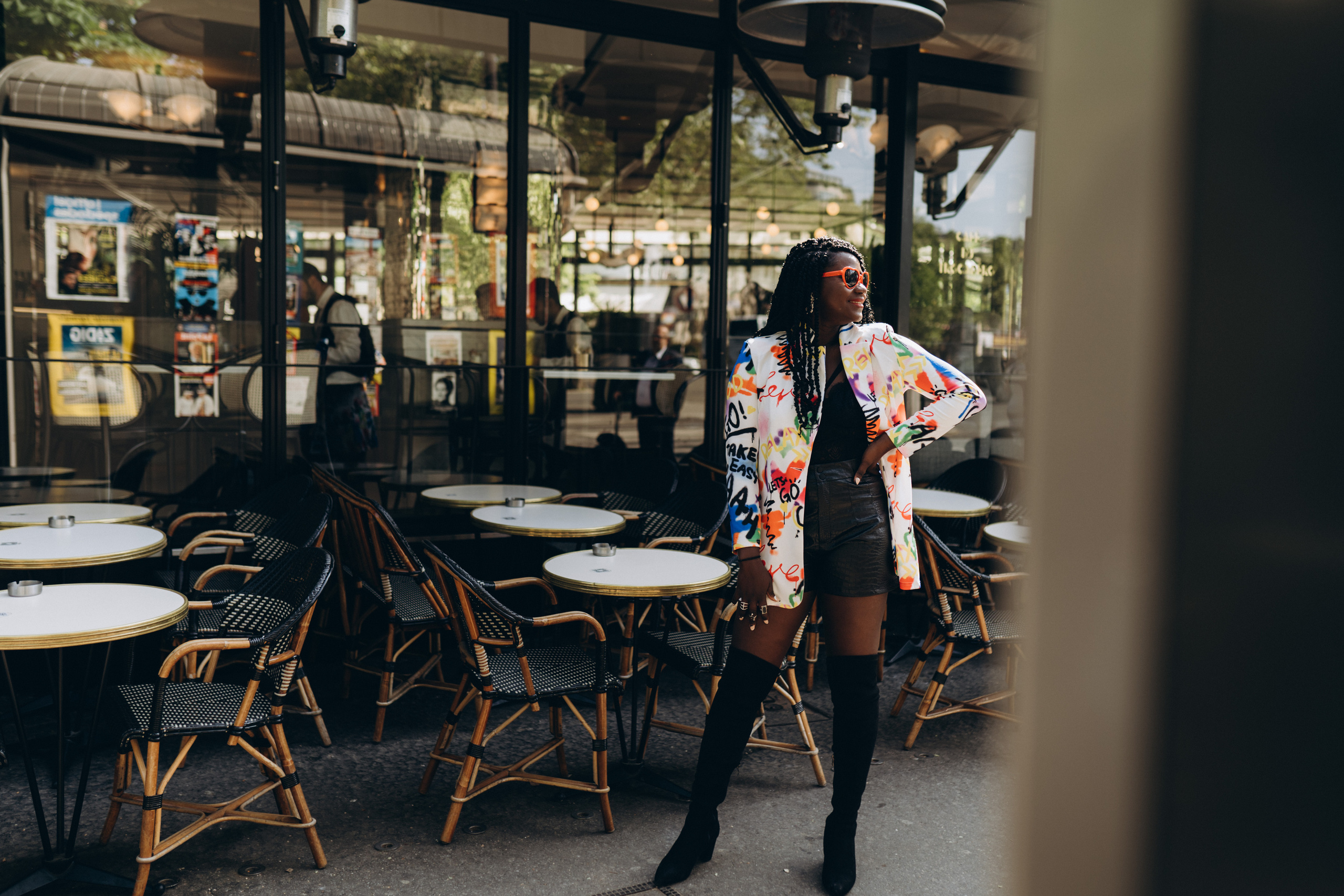 Family photo session in Paris — Louvre — Eiffel Tower. Professional photographer in Paris — Shybitska Iryna