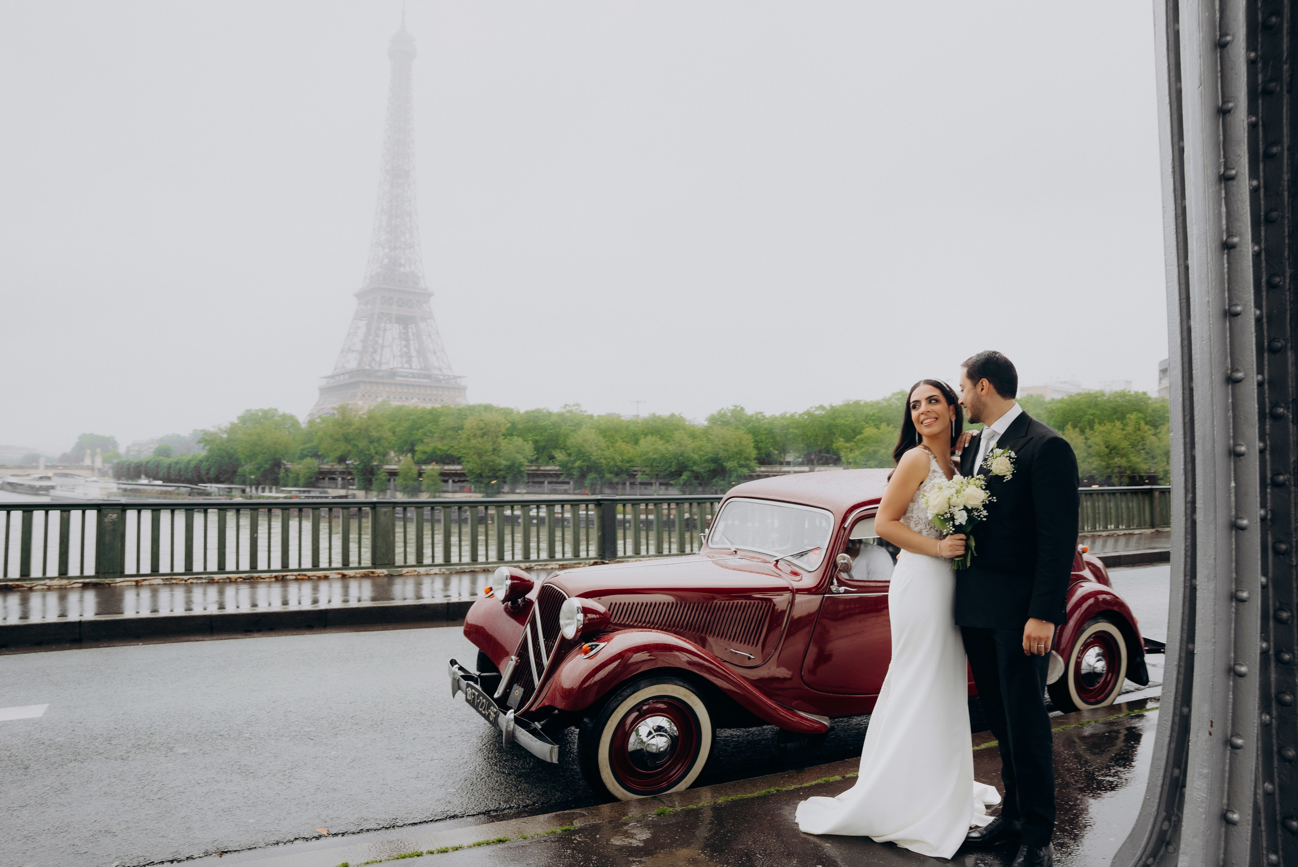 Wedding photo shoot in France_Cabriolet_Paris. Professional photographer in Paris — Shybitska Iryna