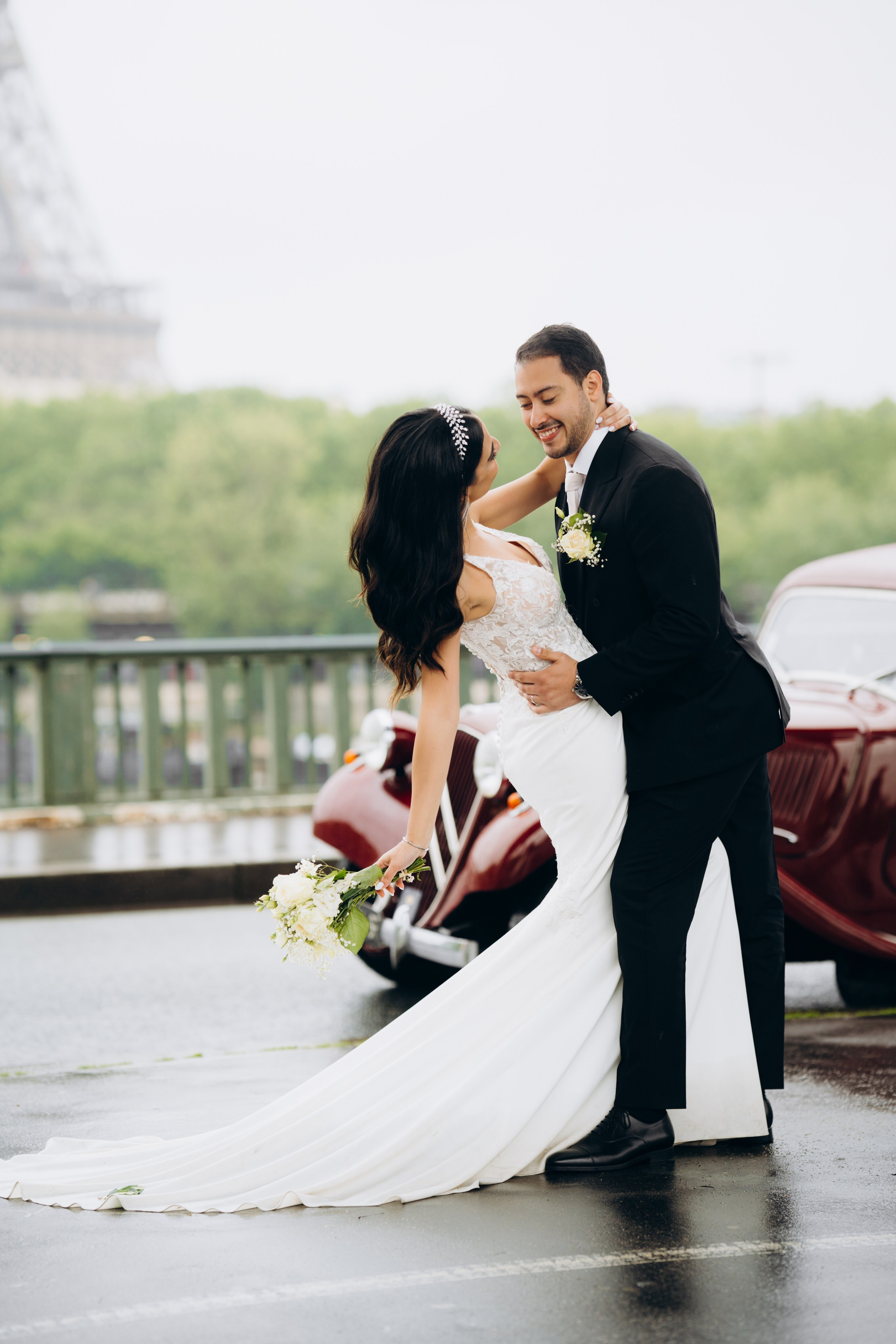 Wedding photo shoot in France_Cabriolet_Paris. Professional photographer in Paris — Shybitska Iryna