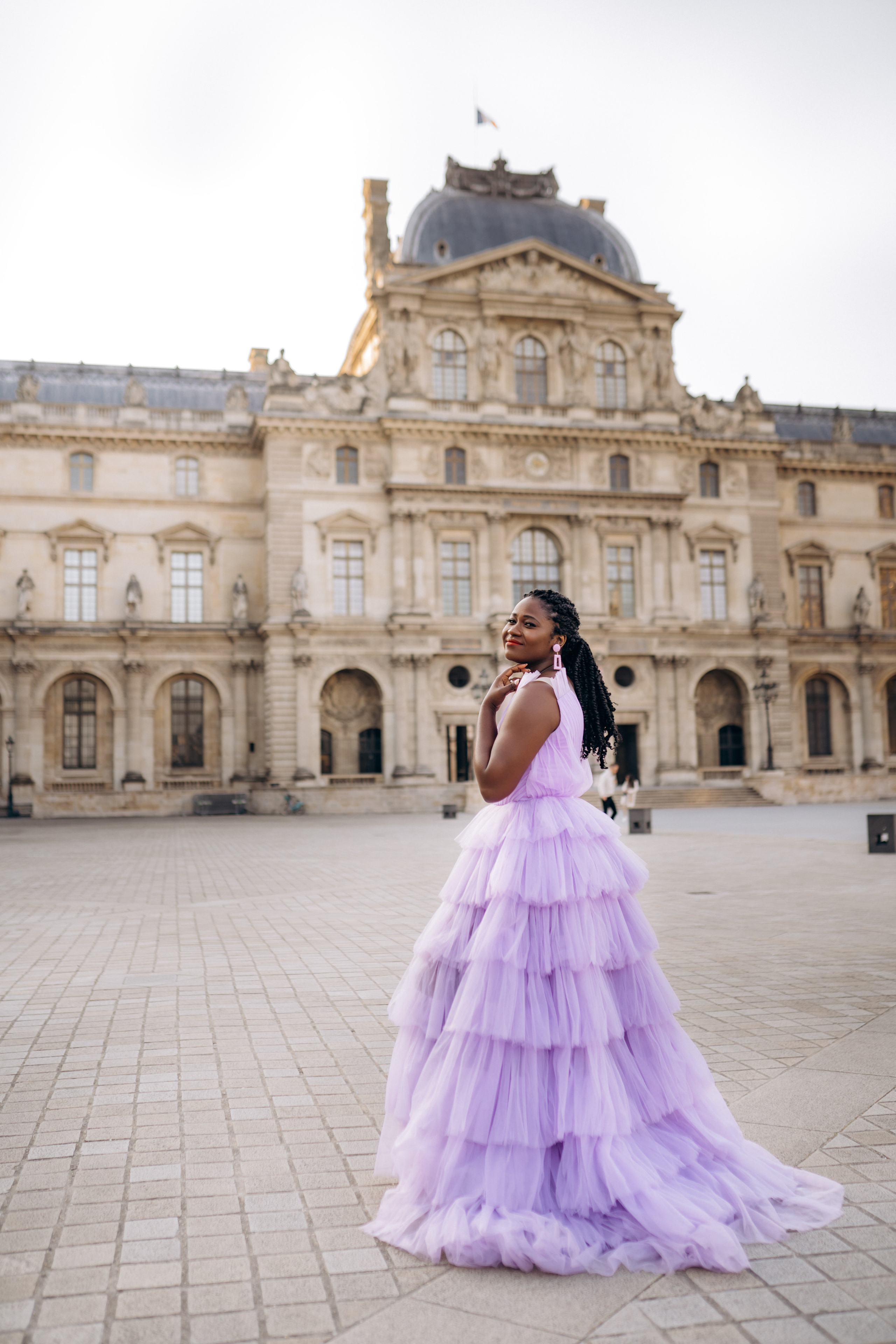 Family photo session in Paris — Louvre — Eiffel Tower. Professional photographer in Paris — Shybitska Iryna