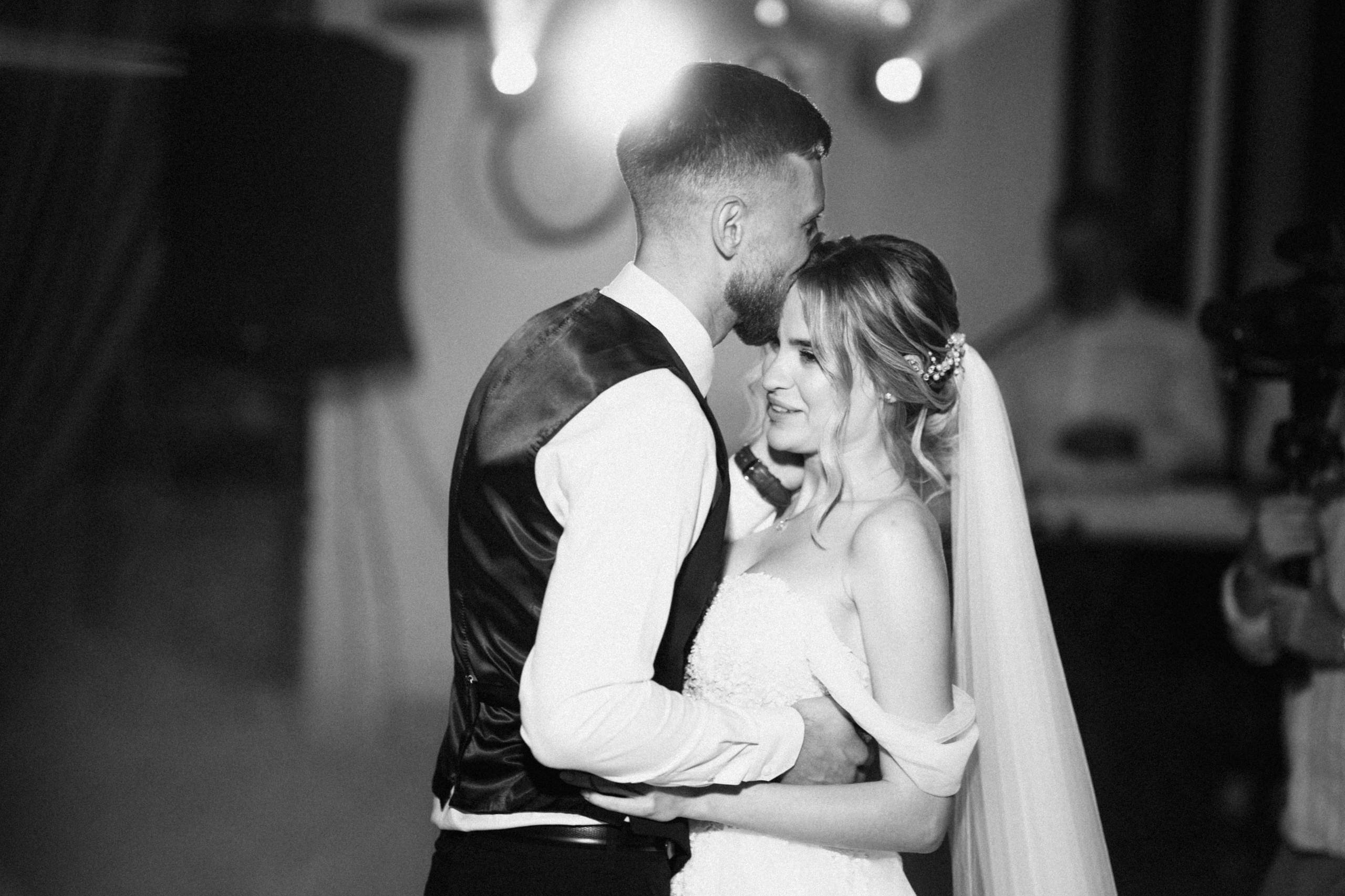 Wedding Day in Paris and Reception. Professional photographer in Paris — Shybitska Iryna