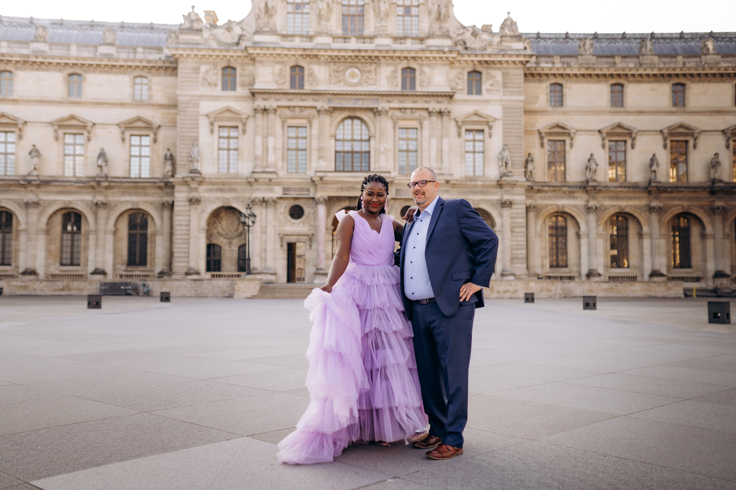 Family photo session in Paris — Louvre — Eiffel Tower. Professional photographer in Paris — Shybitska Iryna