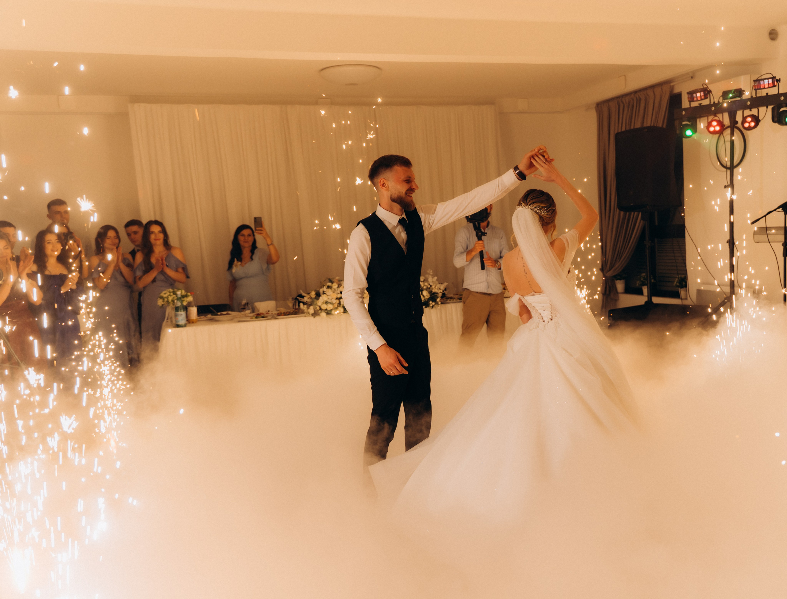 Wedding Day in Paris and Reception. Professional photographer in Paris — Shybitska Iryna