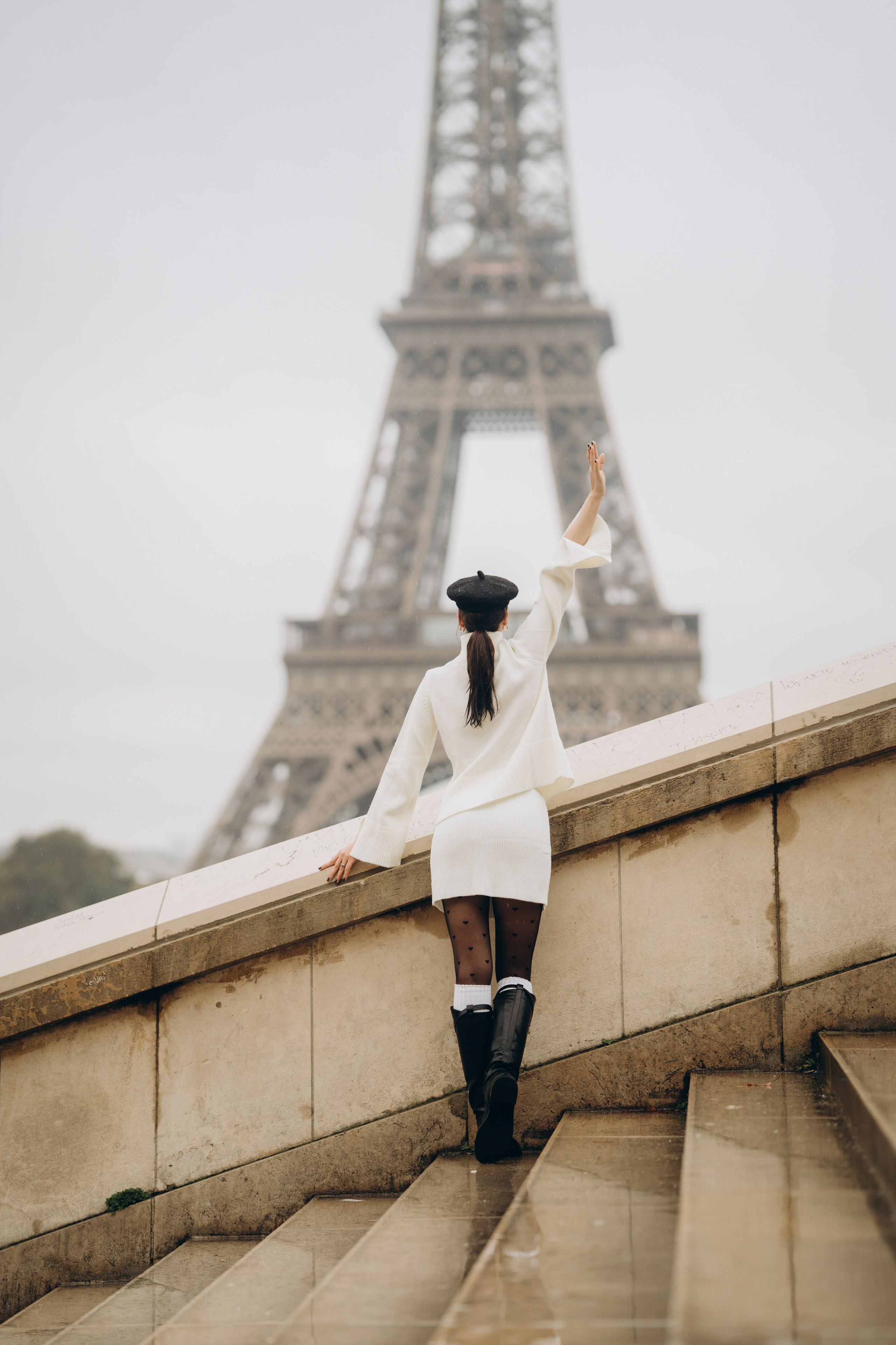 Photo shoot in Paris on a rainy day. Professional photographer in Paris — Shybitska Iryna