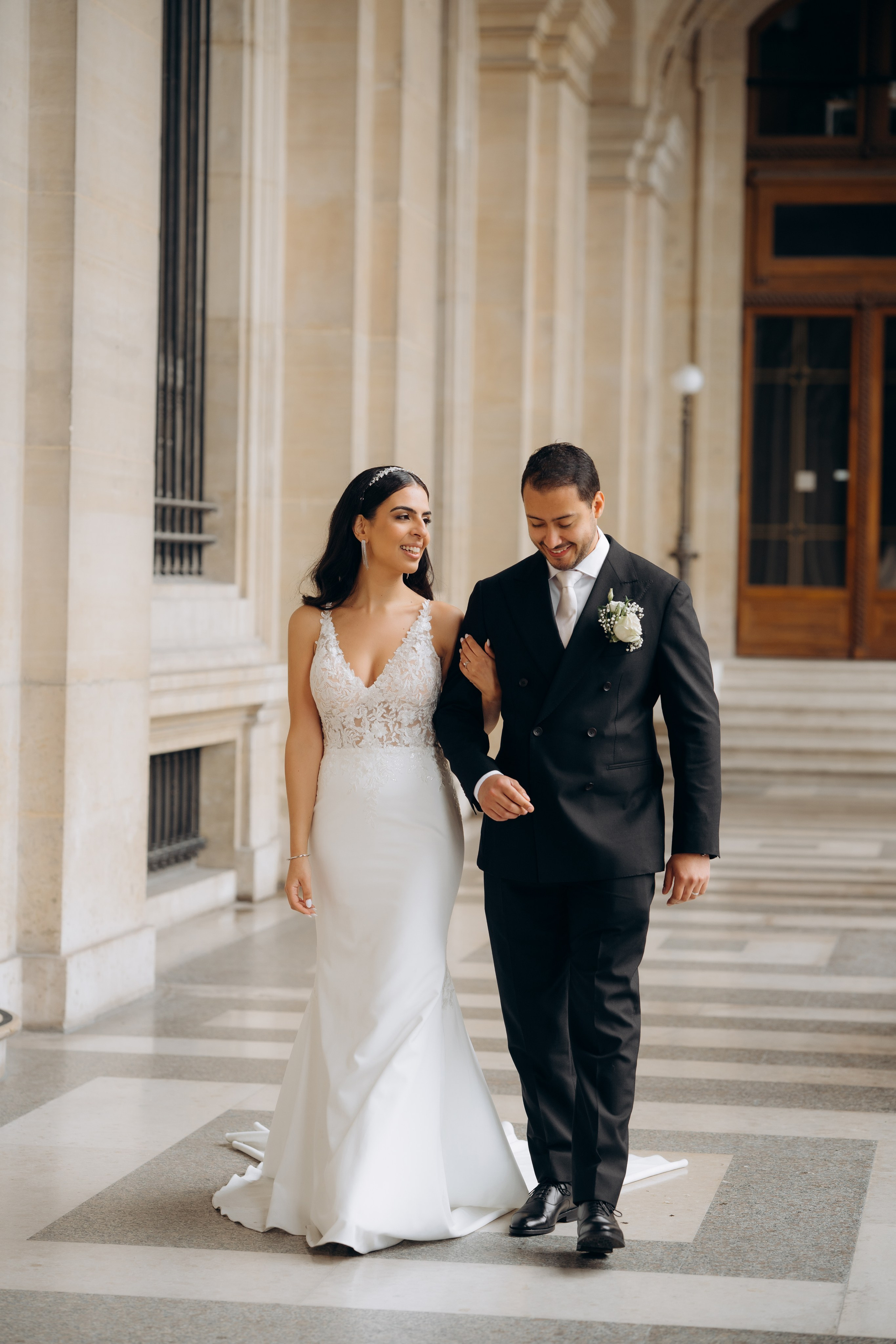 Wedding photo shoot in France_Cabriolet_Paris. Professional photographer in Paris — Shybitska Iryna