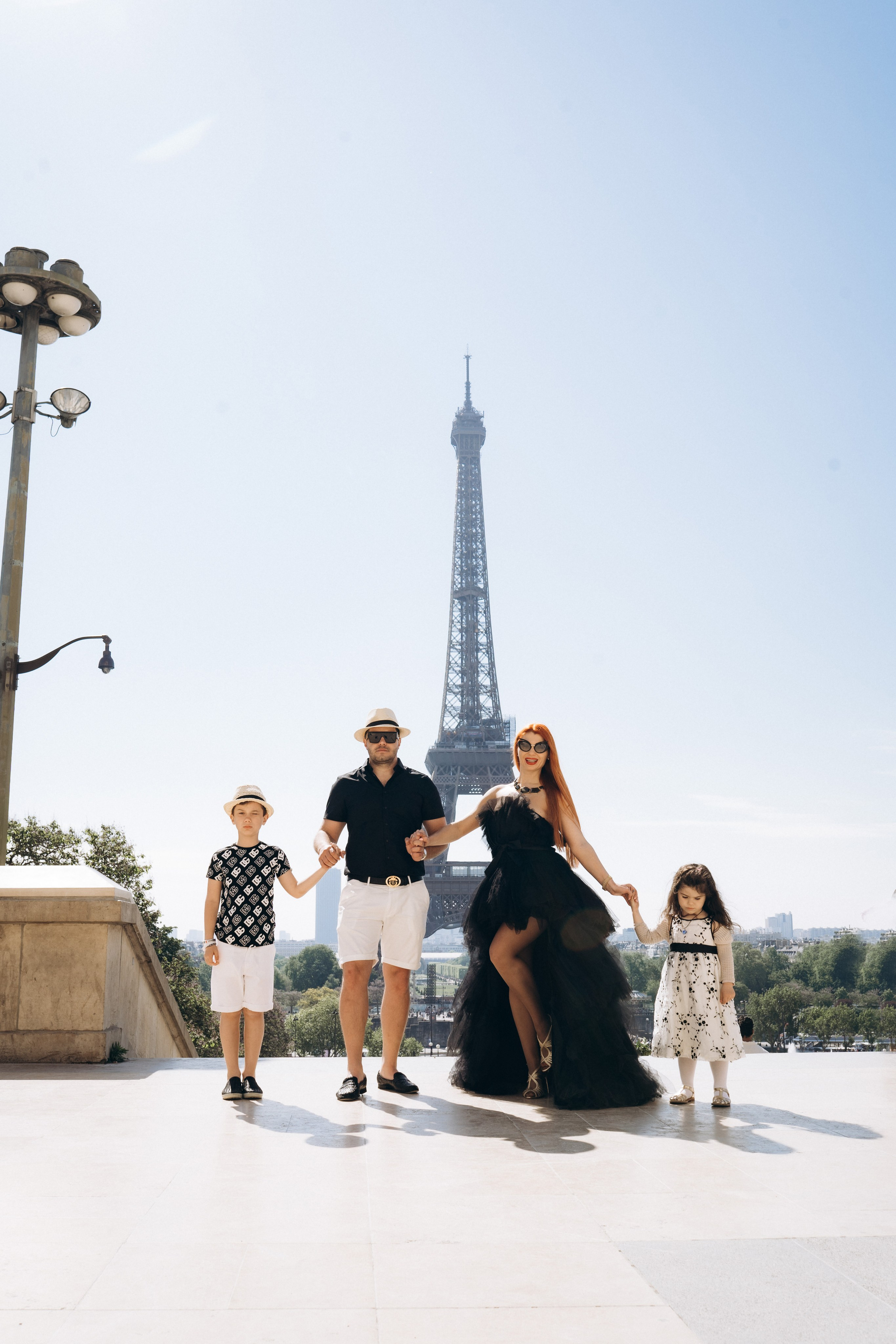 Family photo shoot. Paris. Professional photographer in Paris — Shybitska Iryna