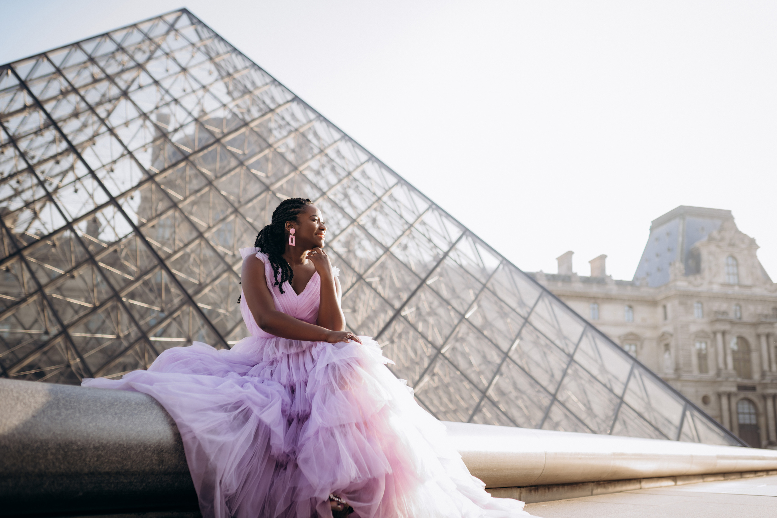 Family photo session in Paris — Louvre — Eiffel Tower. Professional photographer in Paris — Shybitska Iryna