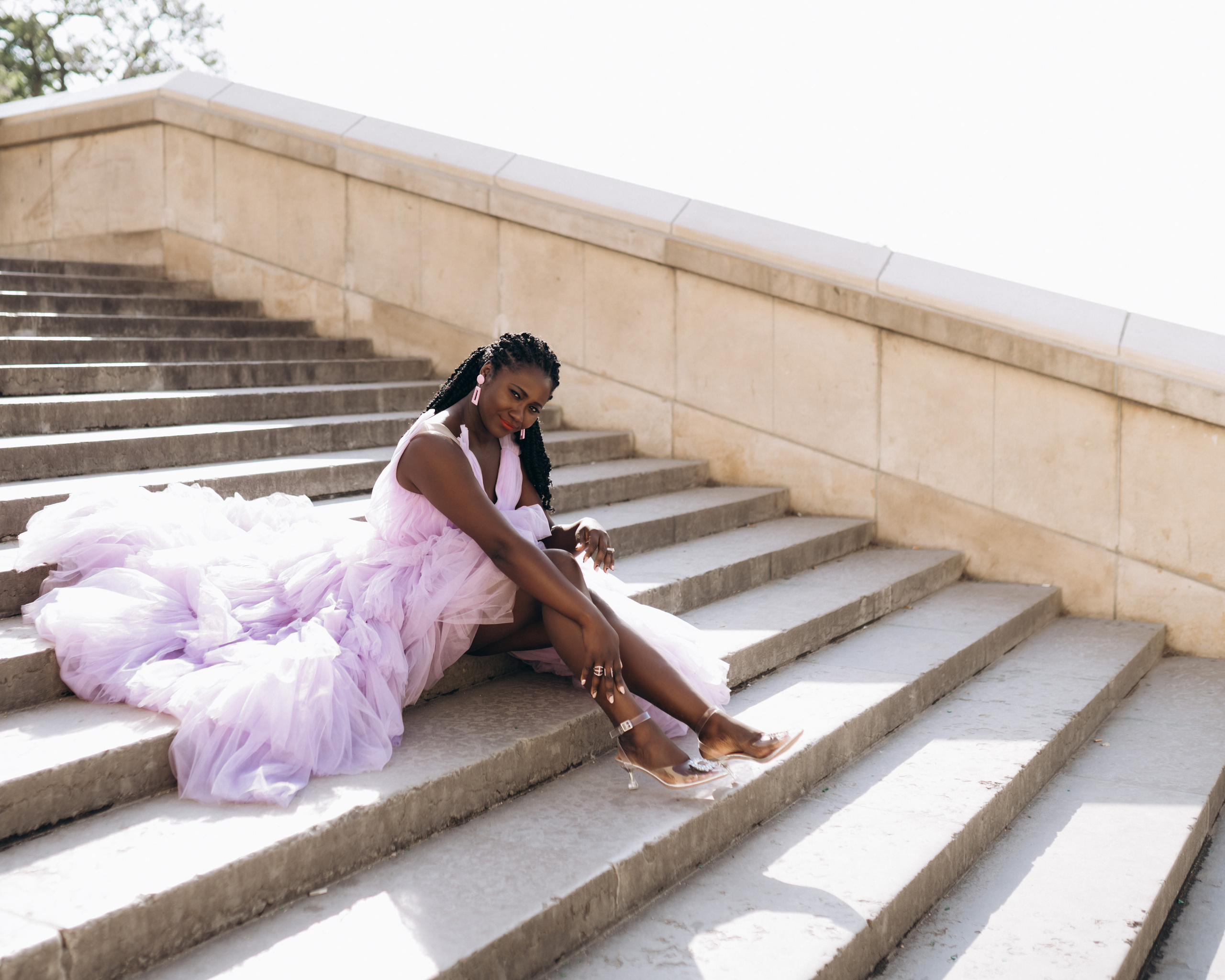 Family photo session in Paris — Louvre — Eiffel Tower. Professional photographer in Paris — Shybitska Iryna