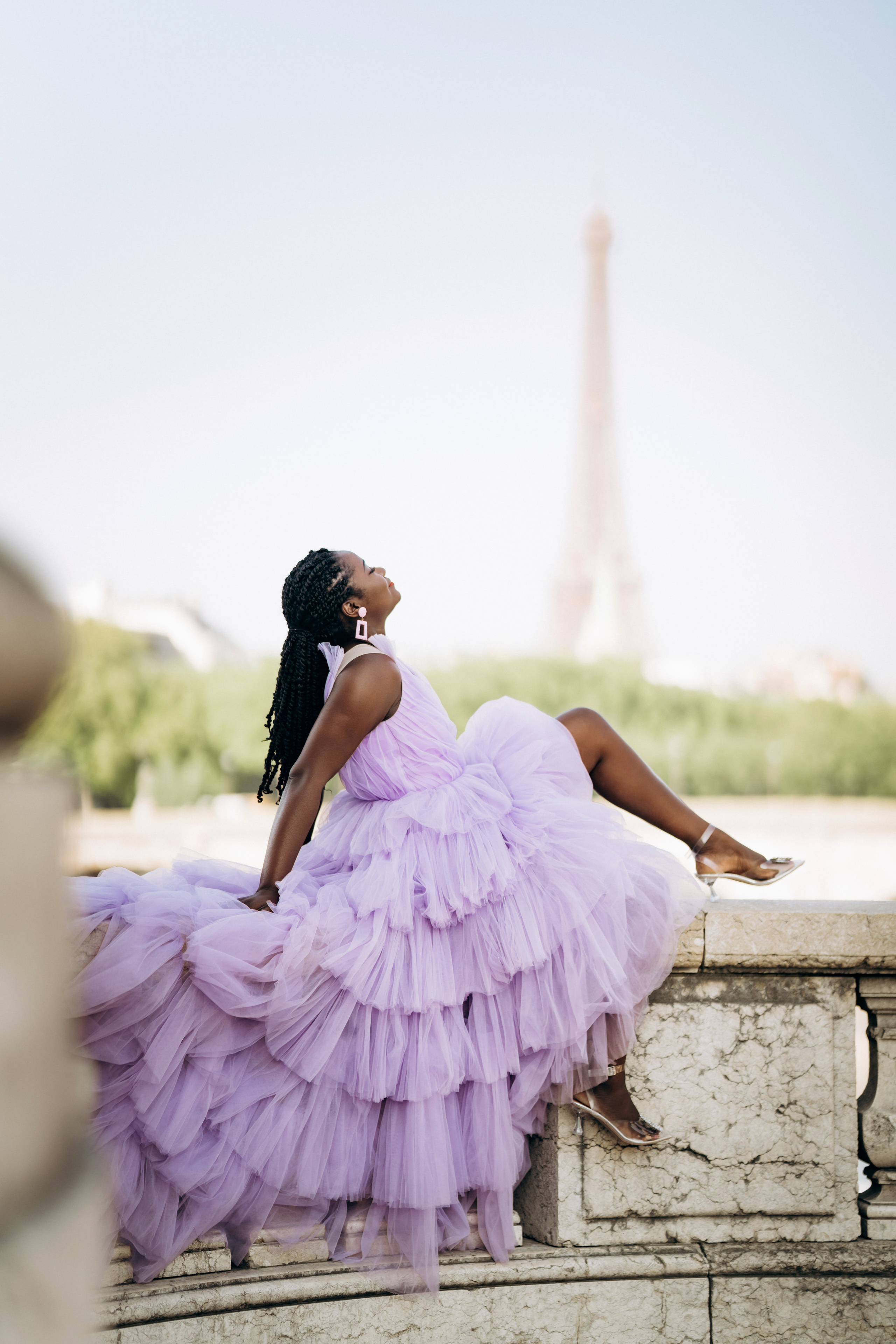 Family photo session in Paris — Louvre — Eiffel Tower. Professional photographer in Paris — Shybitska Iryna
