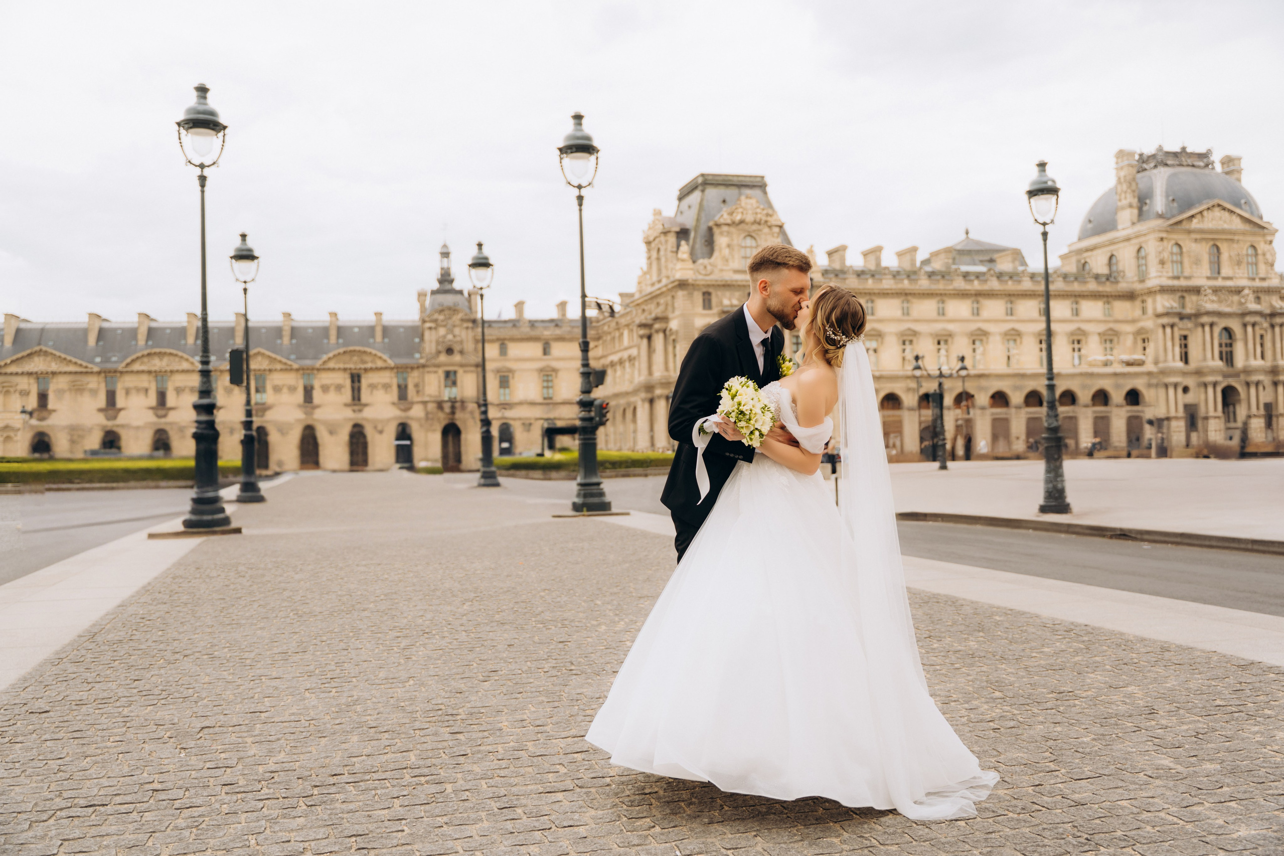 Wedding Day in Paris and Reception. Professional photographer in Paris — Shybitska Iryna