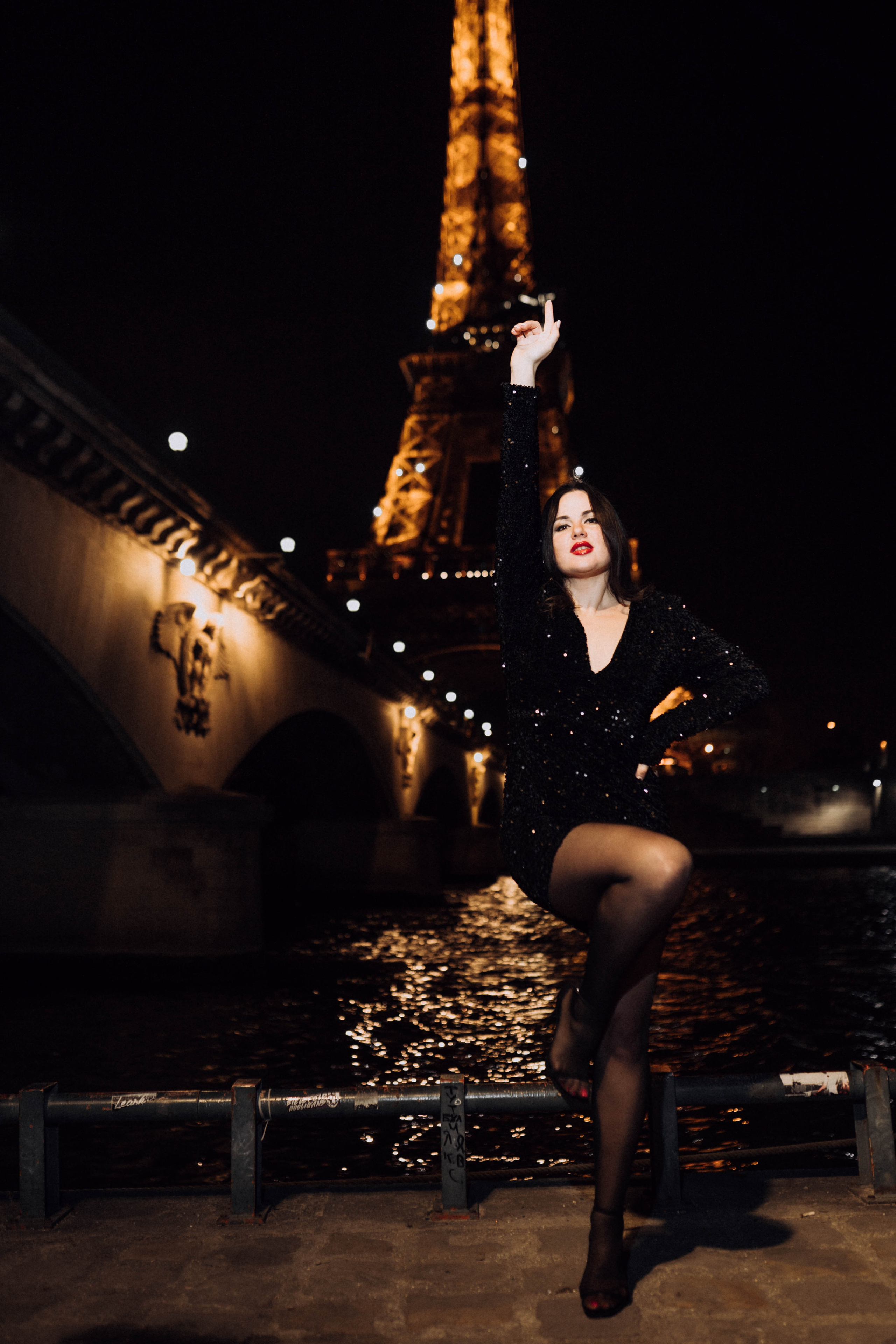 Night photo session in Paris. Professional photographer in Paris — Shybitska Iryna