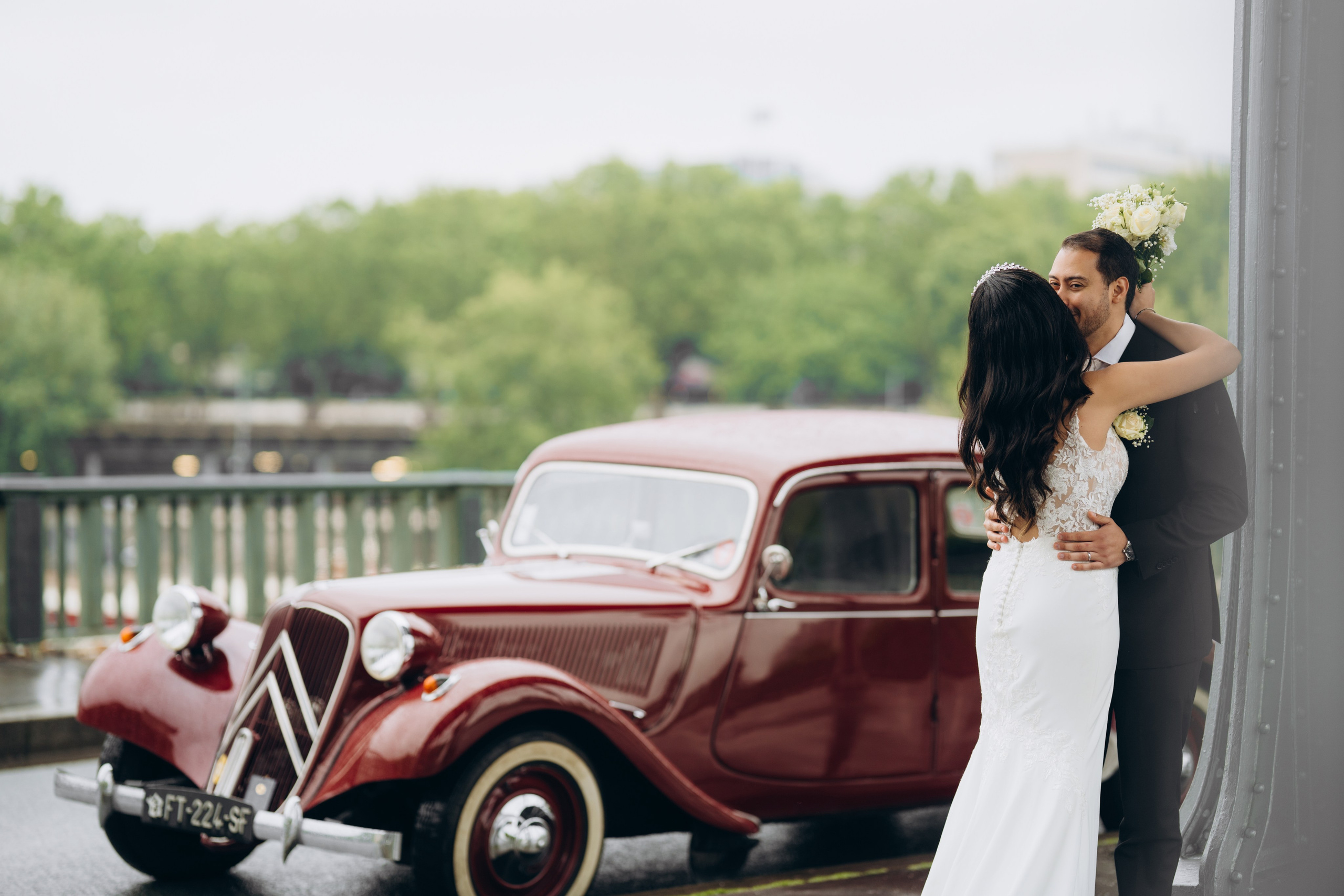 Wedding photo shoot in France_Cabriolet_Paris. Professional photographer in Paris — Shybitska Iryna