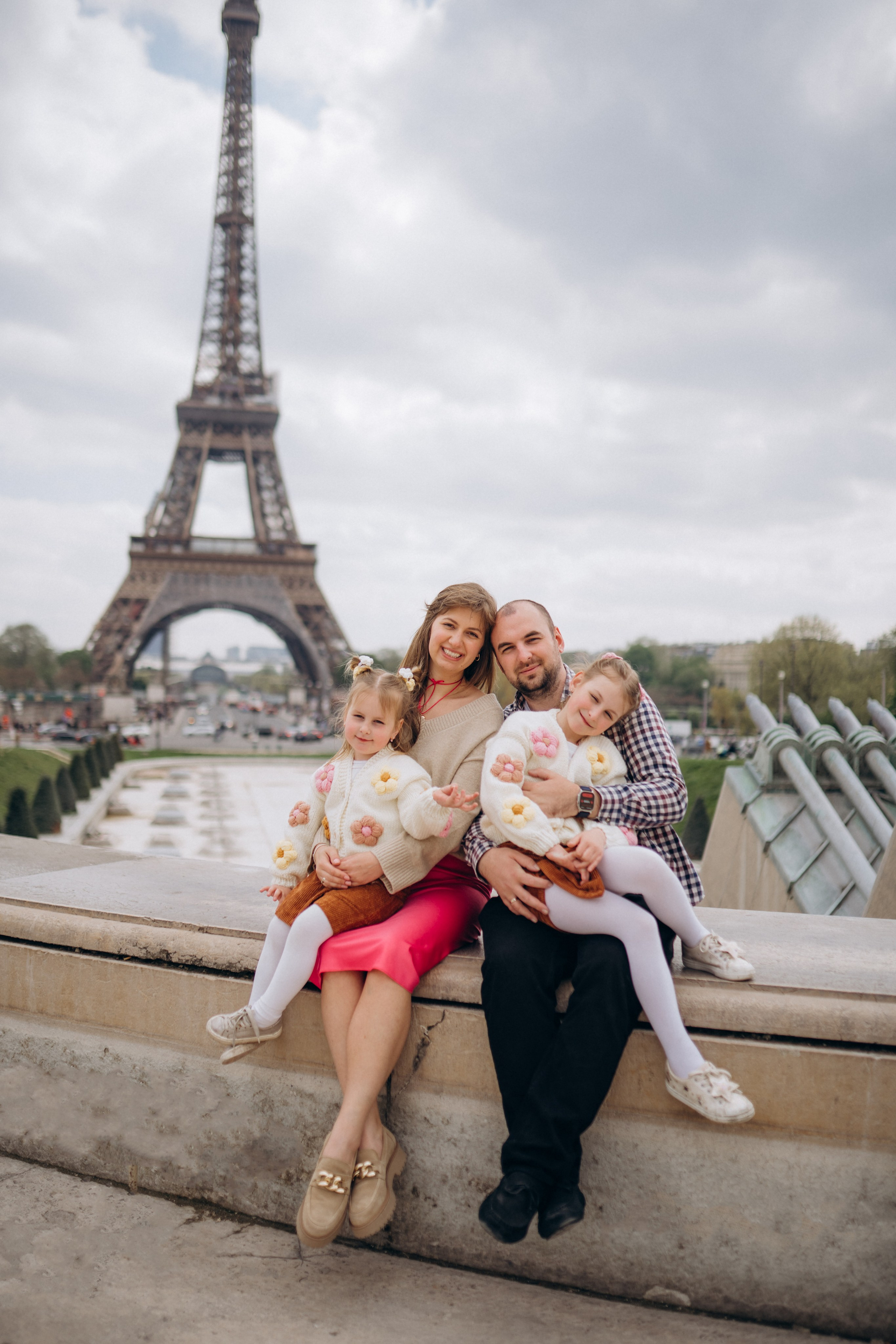 Family photo shoot. Paris. Professional photographer in Paris — Shybitska Iryna