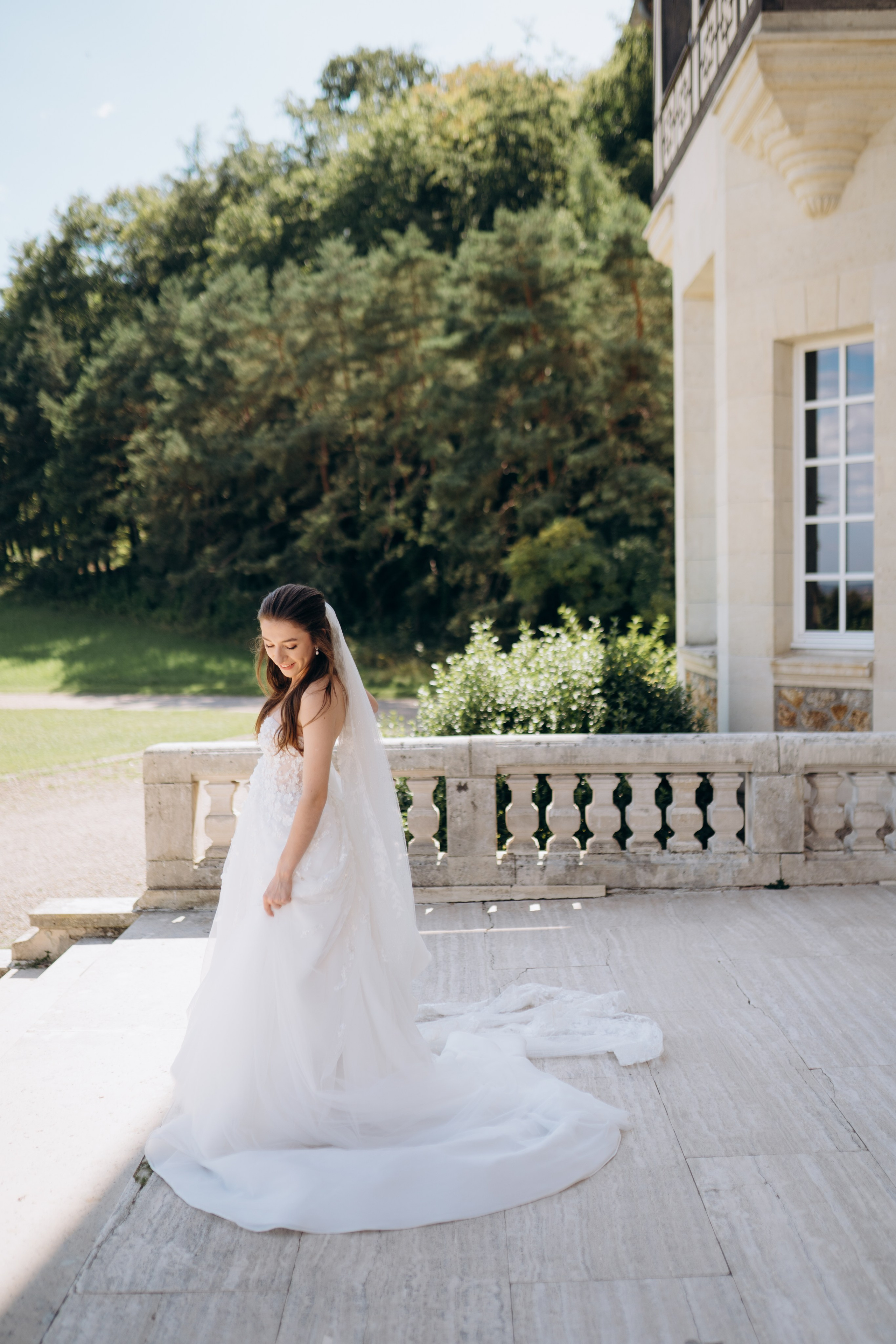 Свадебная фотосессия во французском замке. Professional photographer in Paris — Shybitska Iryna