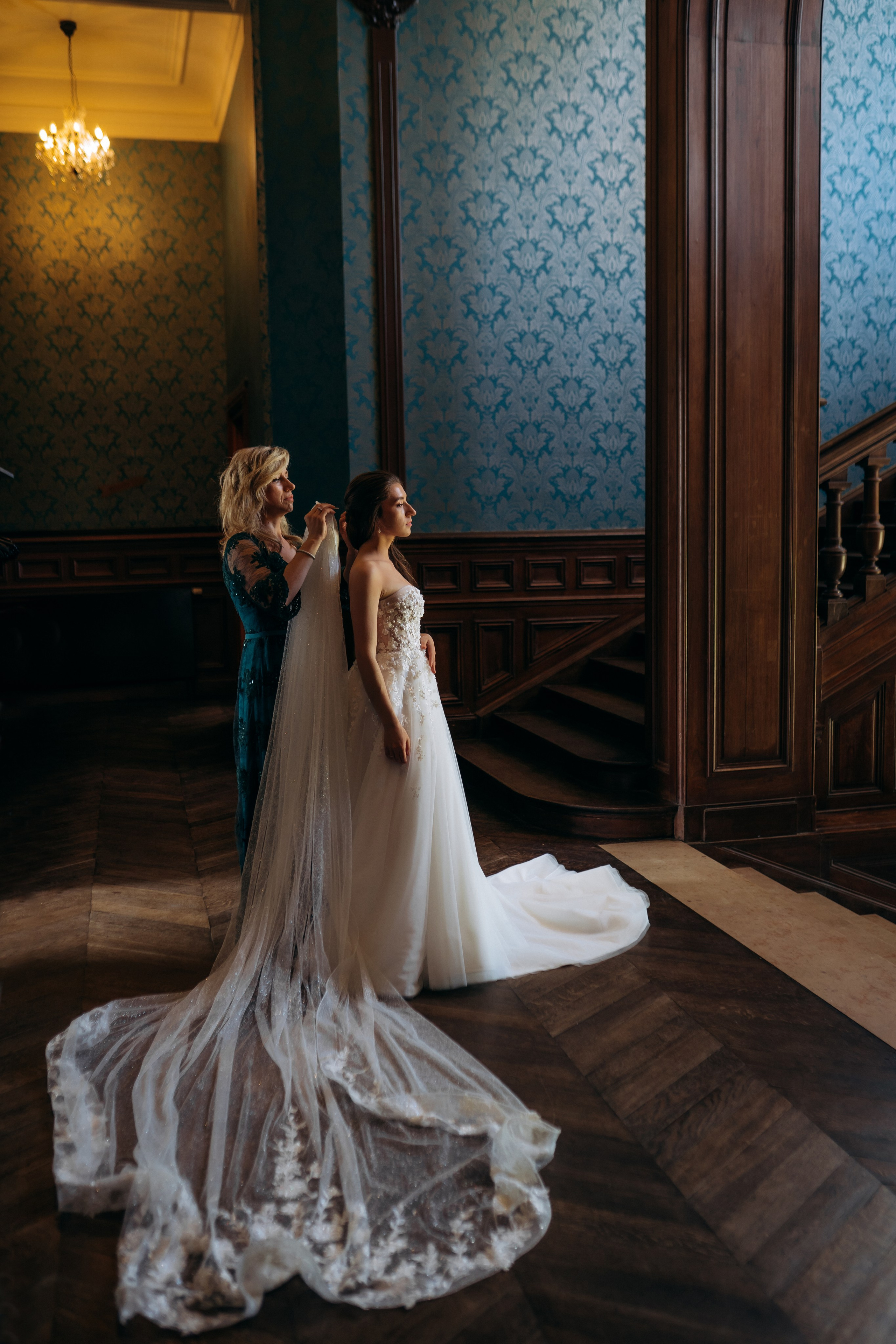 Свадебная фотосессия во французском замке. Professional photographer in Paris — Shybitska Iryna