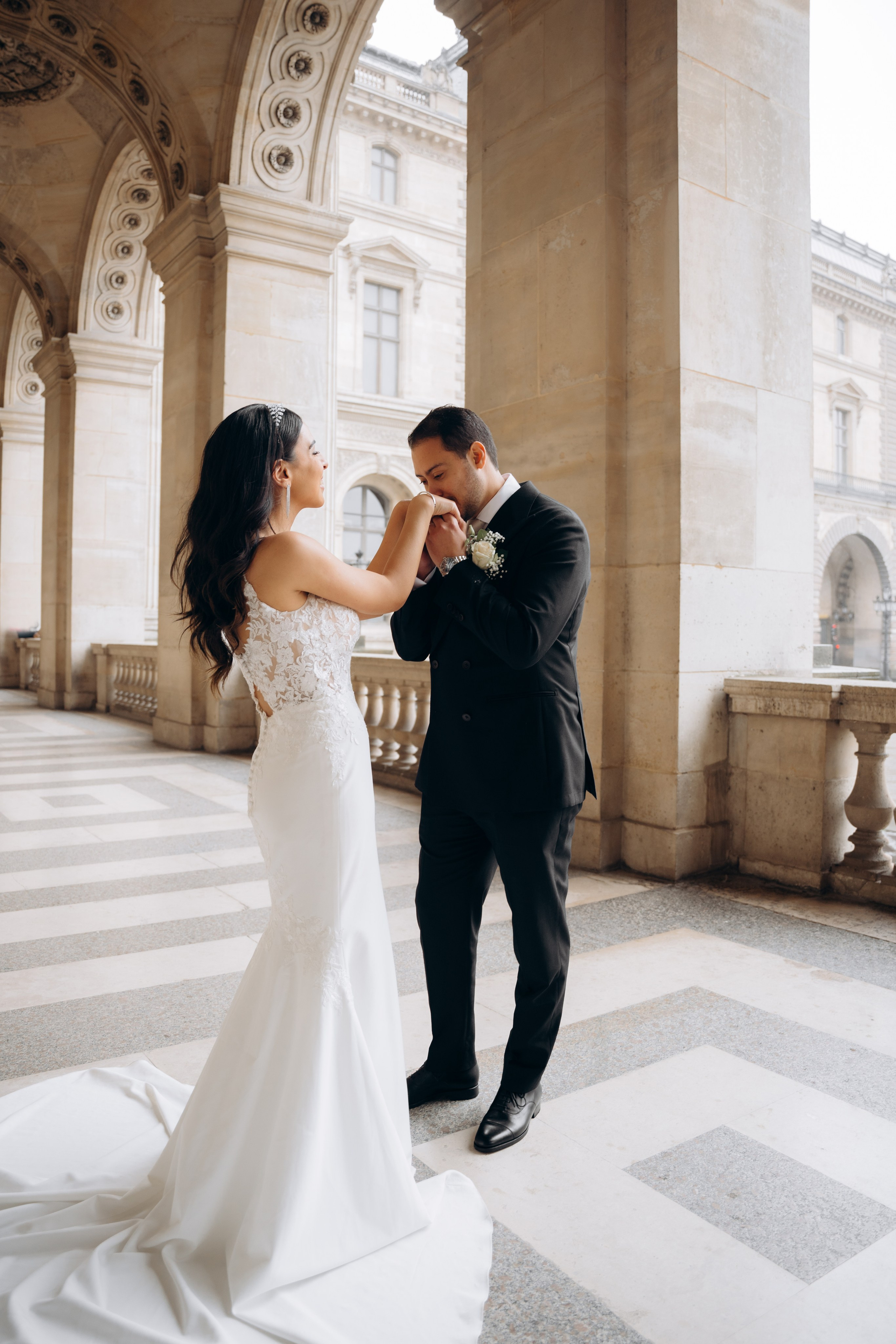 Wedding photo shoot in France_Cabriolet_Paris. Professional photographer in Paris — Shybitska Iryna