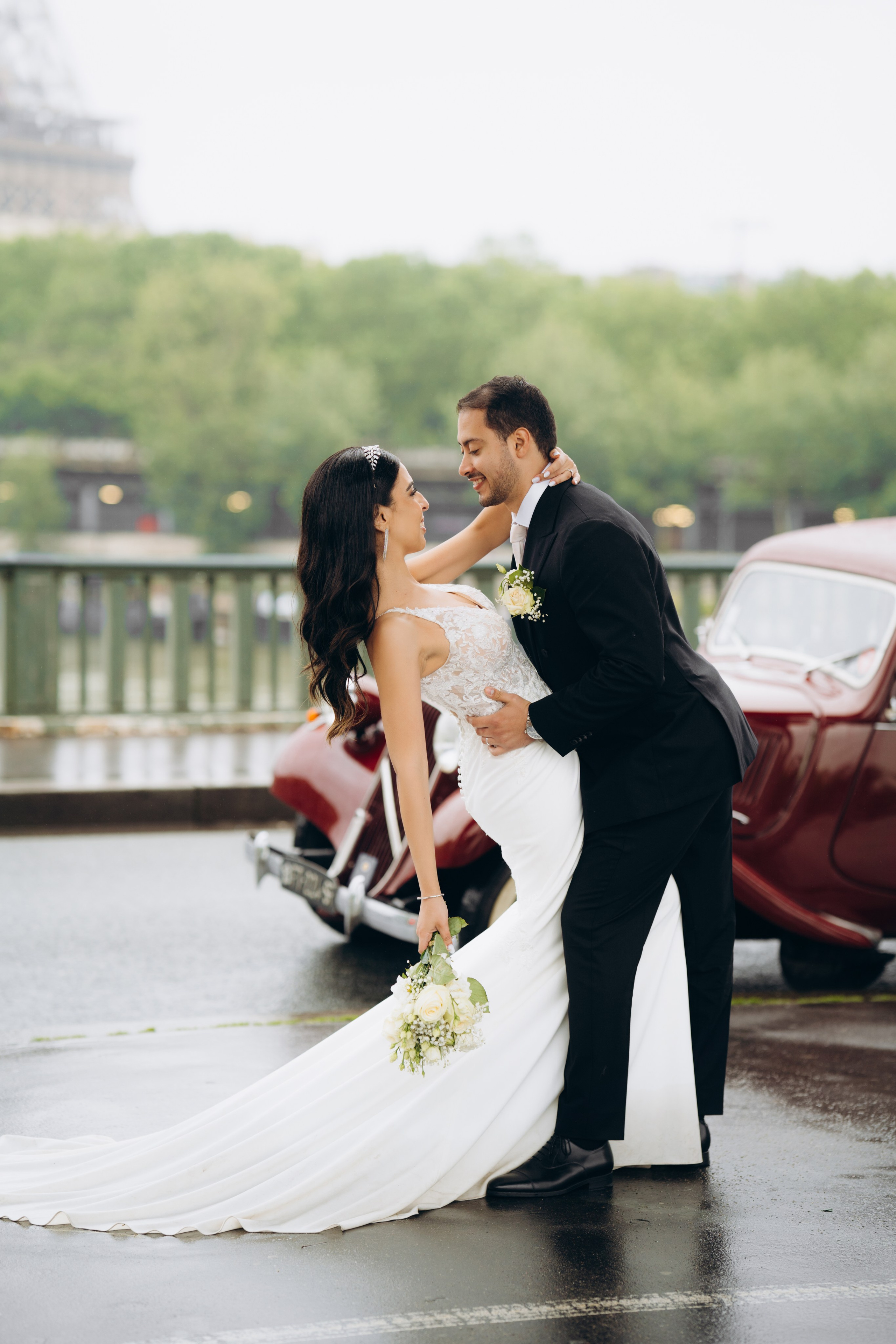 Wedding photo shoot in France_Cabriolet_Paris. Professional photographer in Paris — Shybitska Iryna