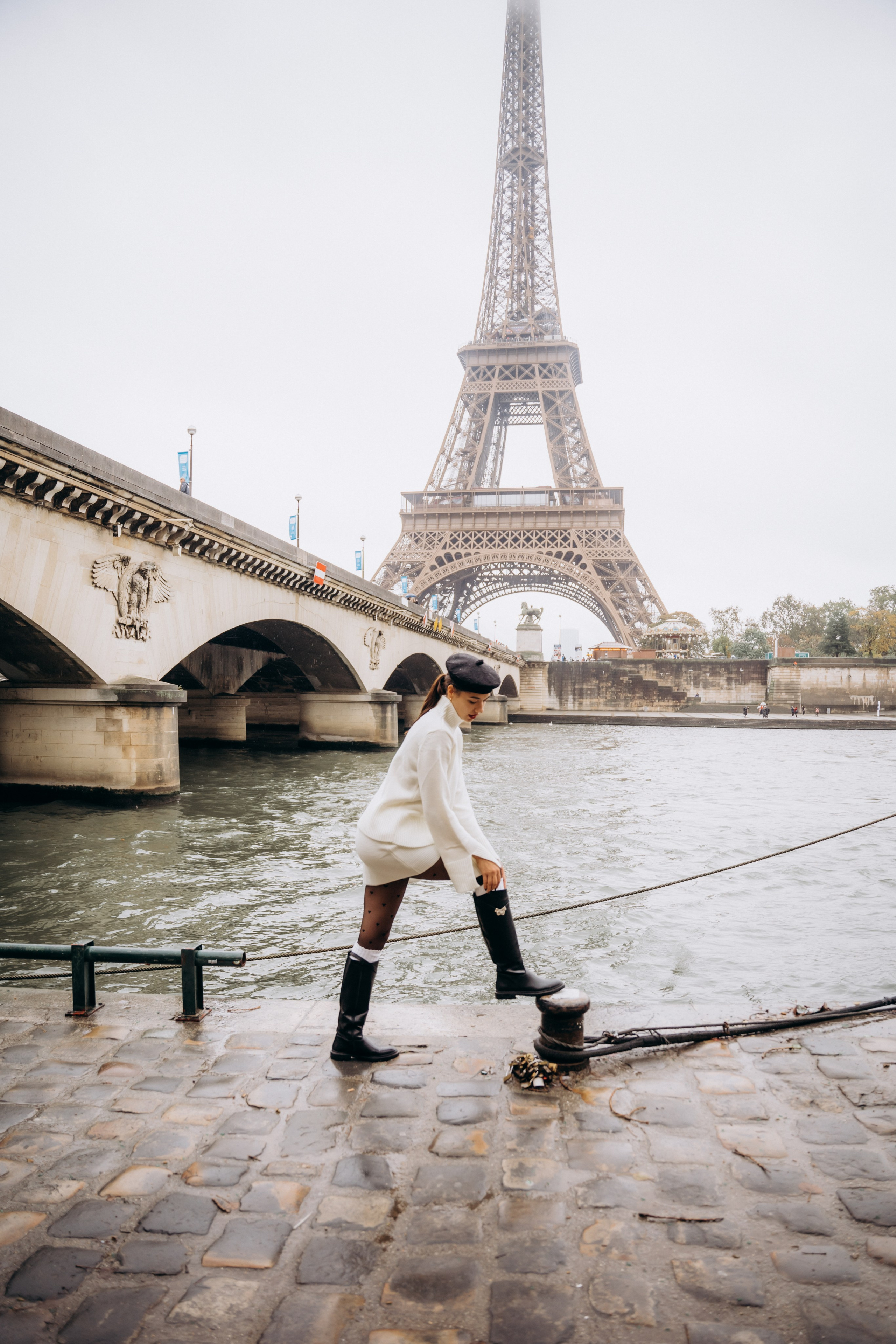 Photo shoot in Paris on a rainy day. Professional photographer in Paris — Shybitska Iryna