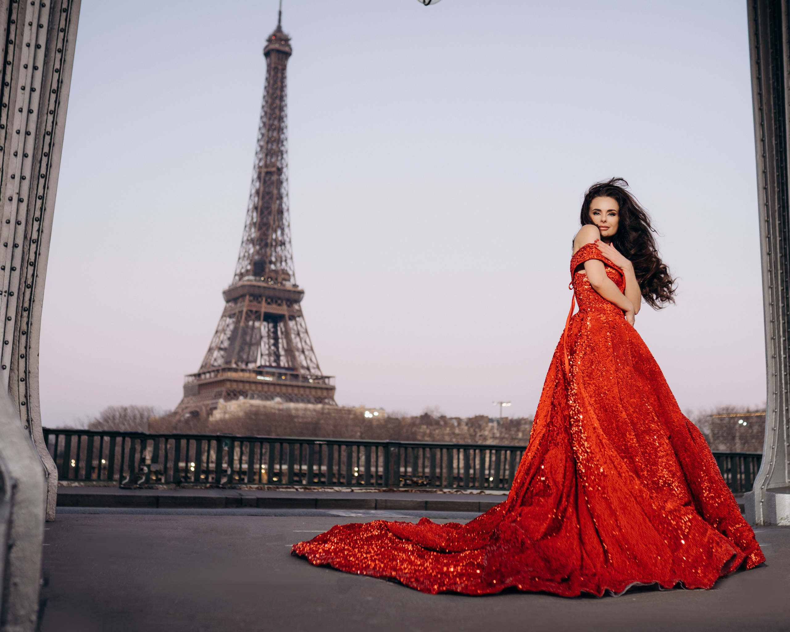 Eiffel Tower — Photo shoot. Professional photographer in Paris — Shybitska Iryna