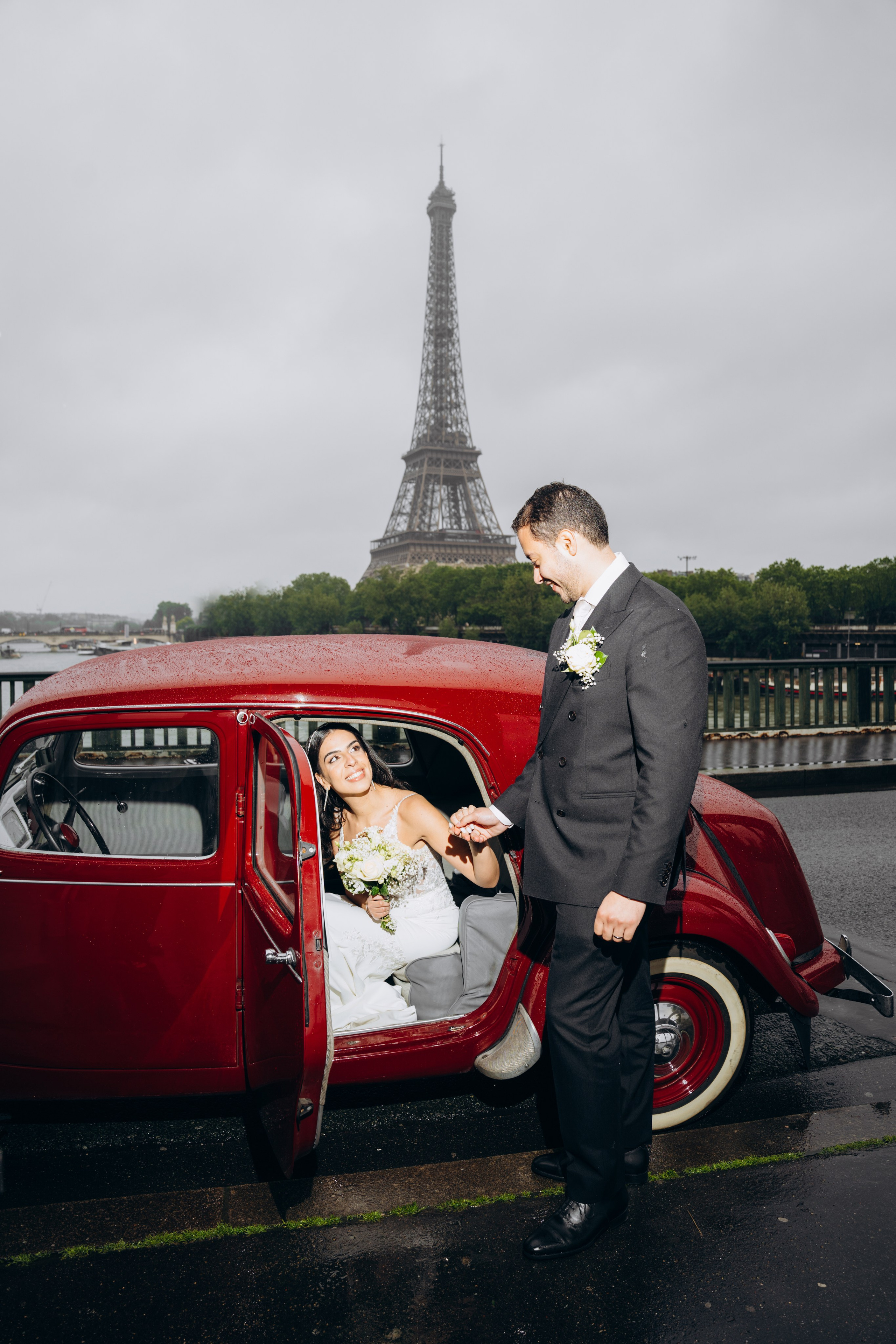 Wedding photo shoot in France_Cabriolet_Paris. Professional photographer in Paris — Shybitska Iryna