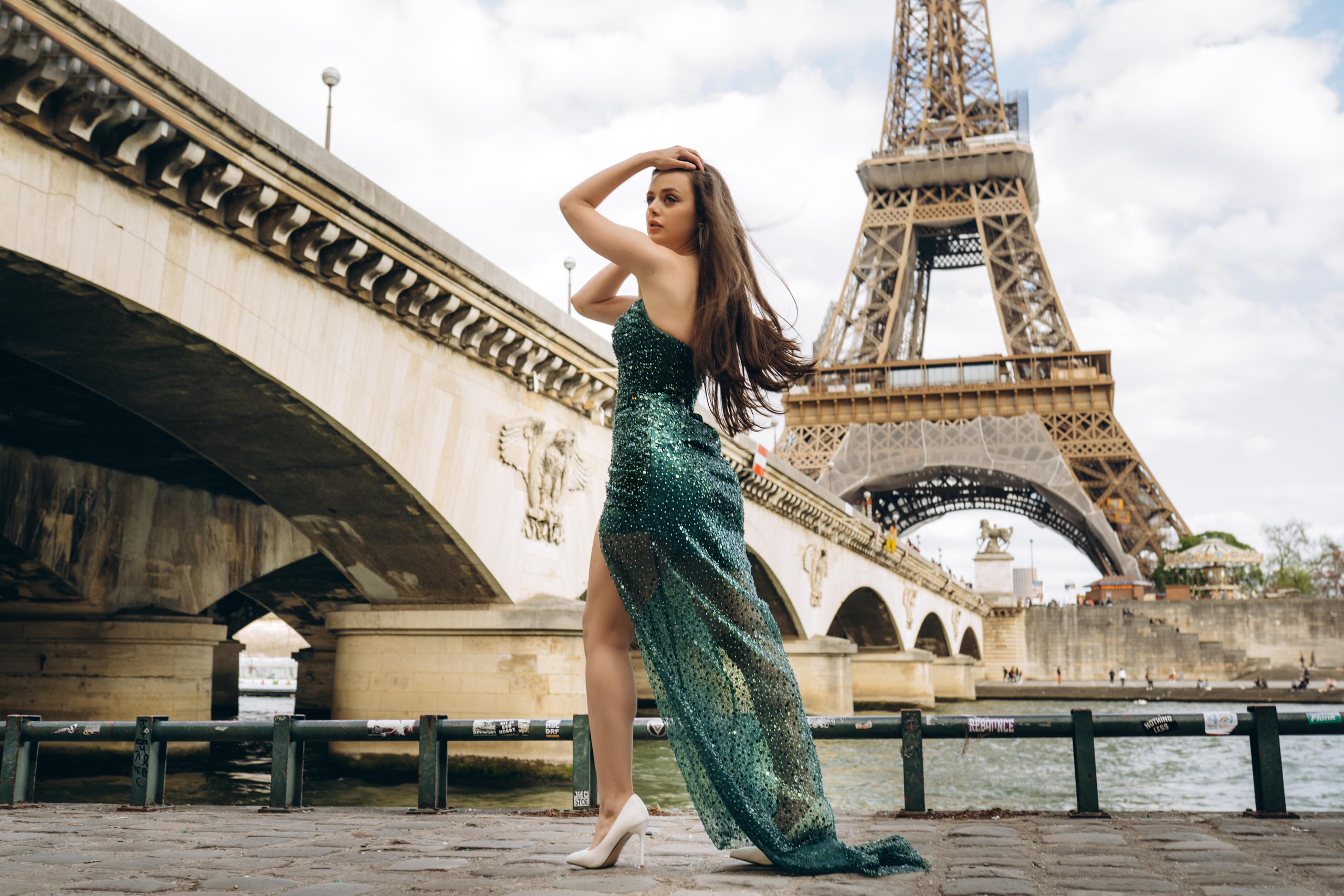 Eiffel Tower — Photo shoot. Professional photographer in Paris — Shybitska Iryna