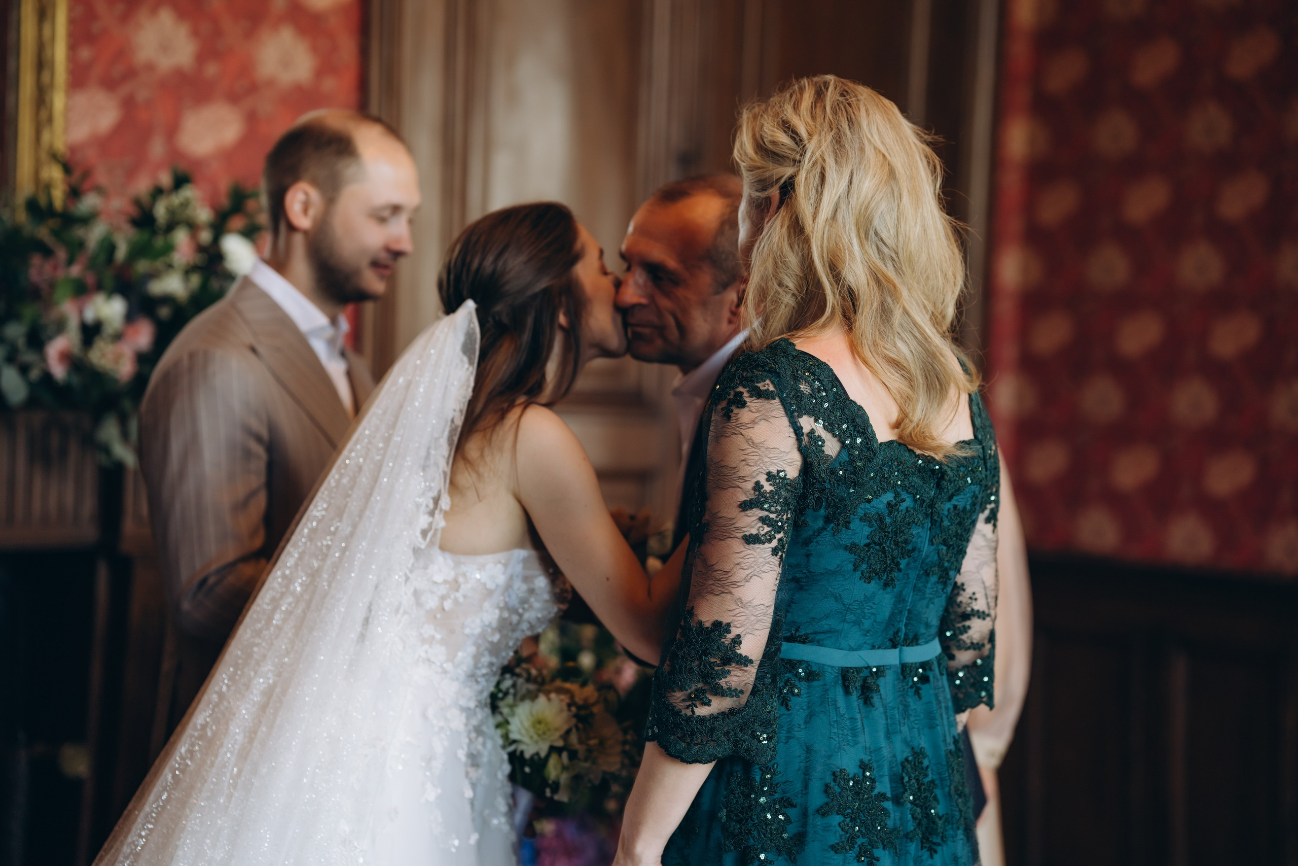 Свадебная фотосессия во французском замке. Professional photographer in Paris — Shybitska Iryna