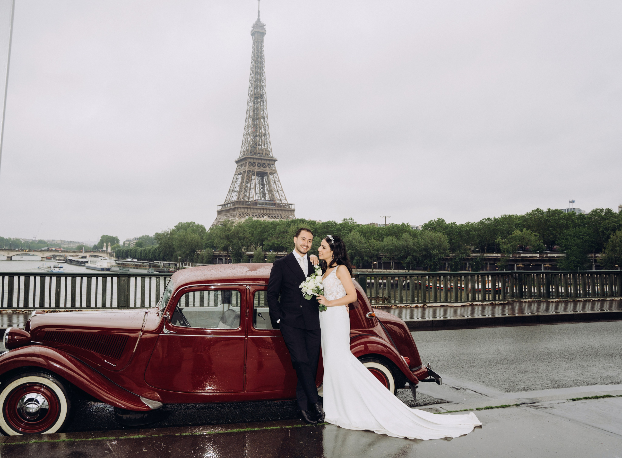 Wedding photo shoot in France_Cabriolet_Paris. Professional photographer in Paris — Shybitska Iryna