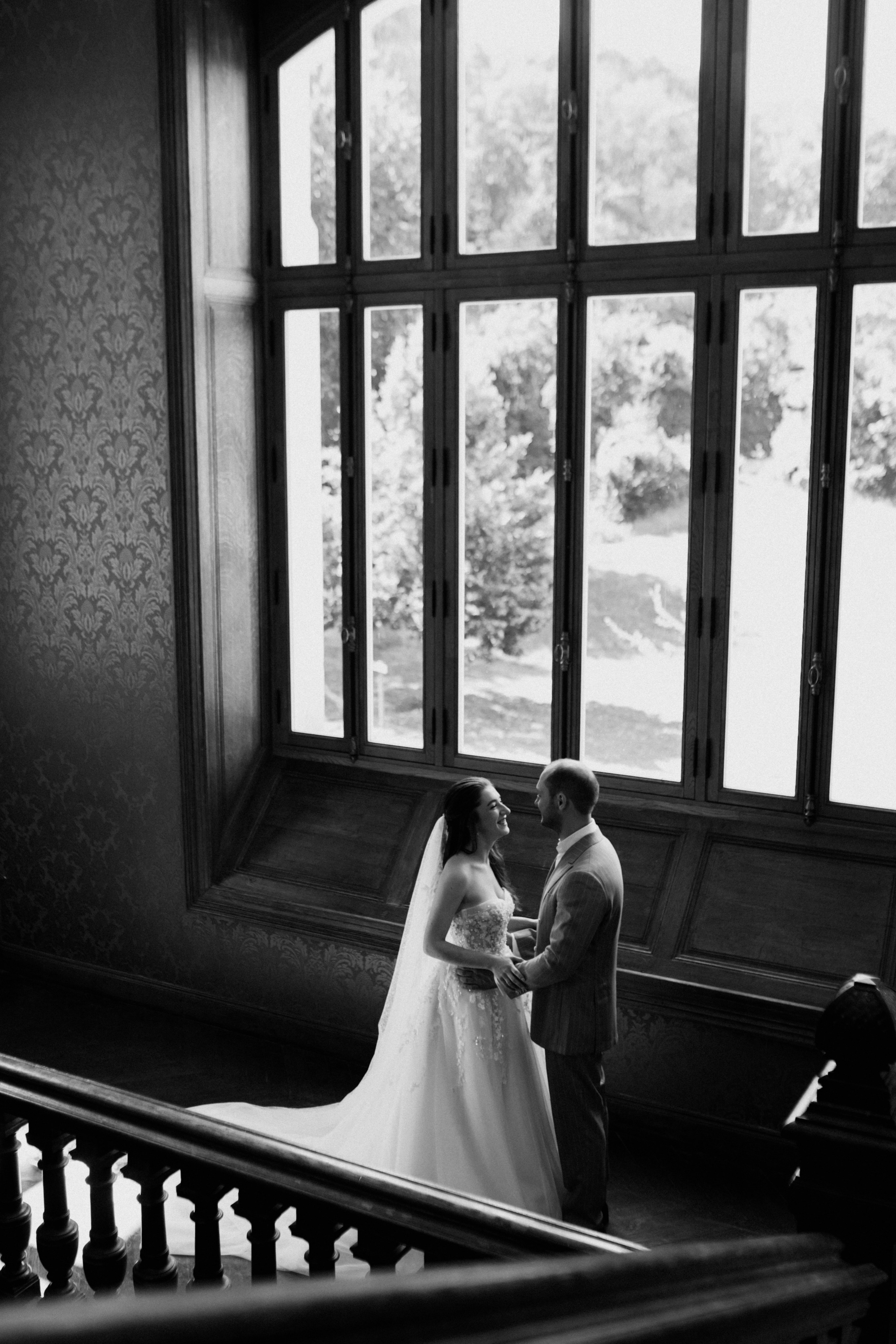 Свадебная фотосессия во французском замке. Professional photographer in Paris — Shybitska Iryna