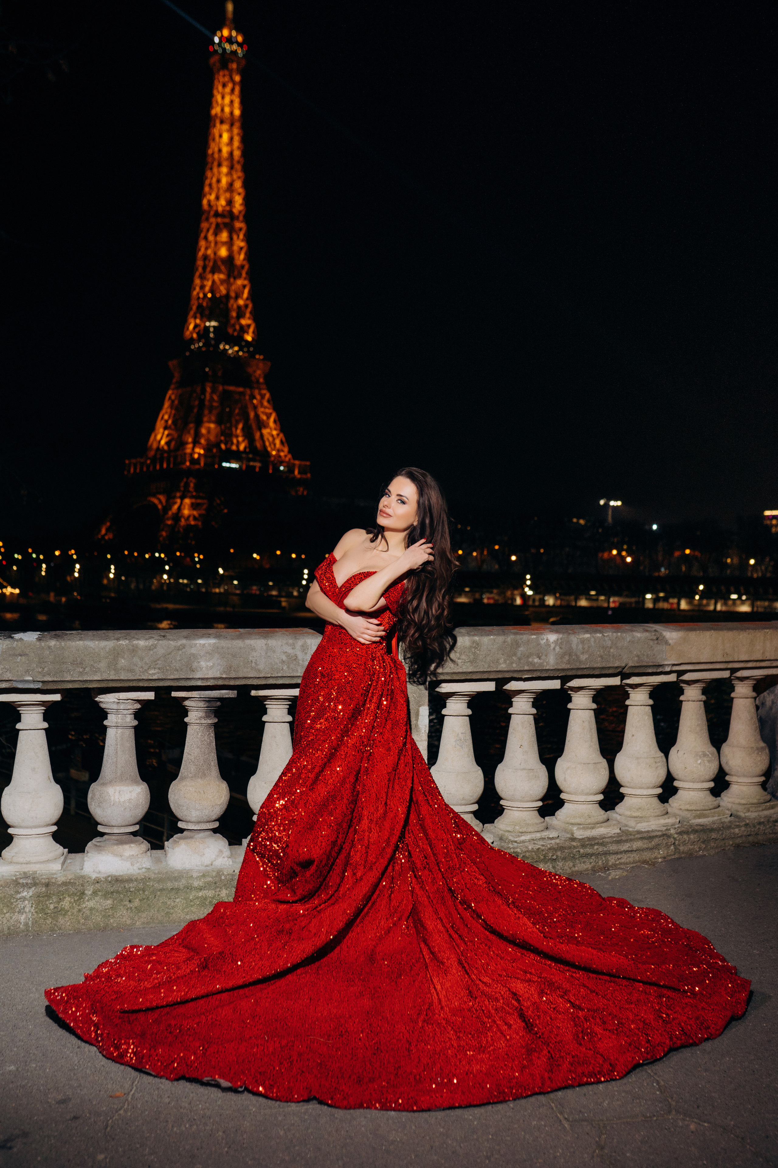 Eiffel Tower — Photo shoot. Professional photographer in Paris — Shybitska Iryna