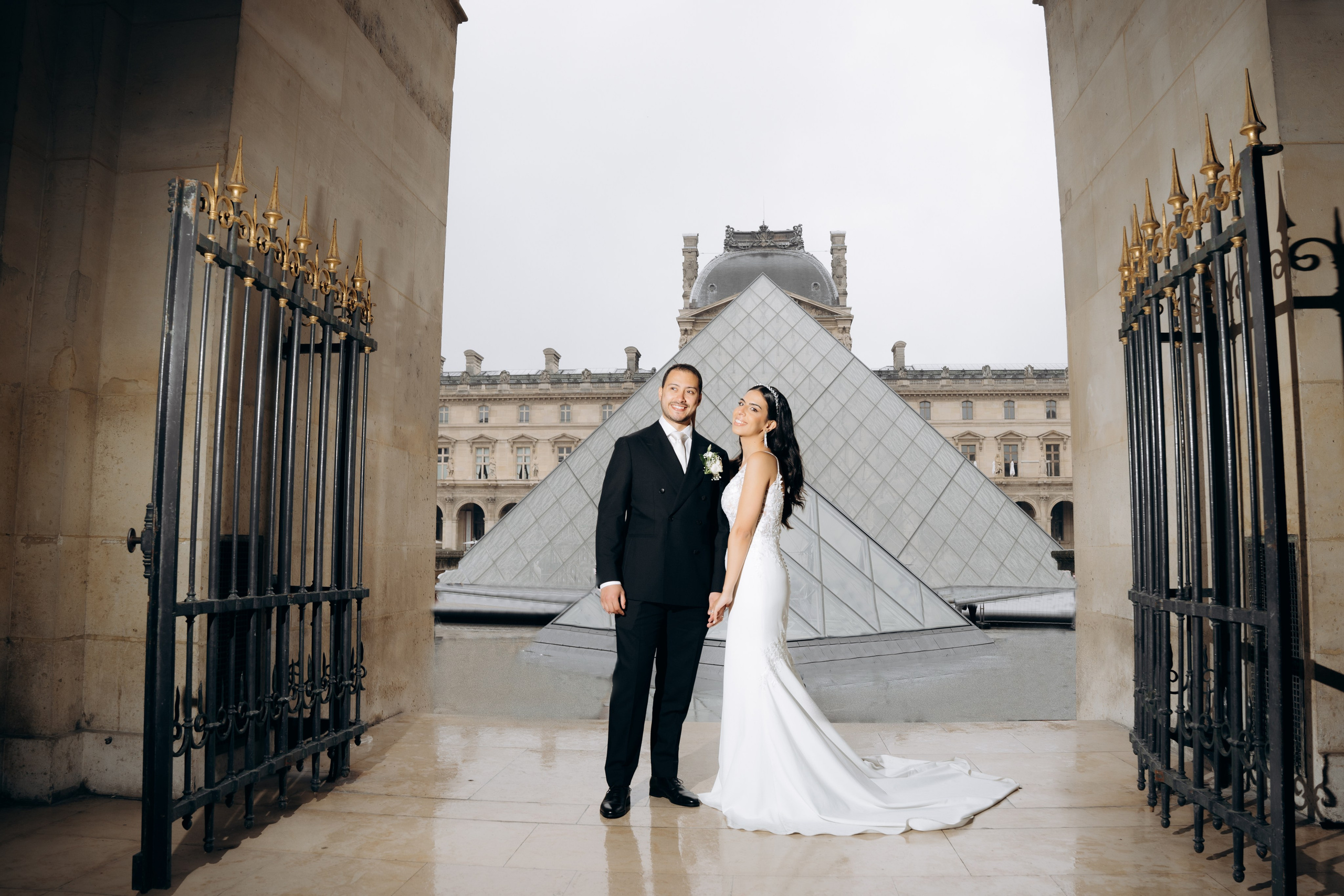 Wedding photo shoot in France_Cabriolet_Paris. Professional photographer in Paris — Shybitska Iryna