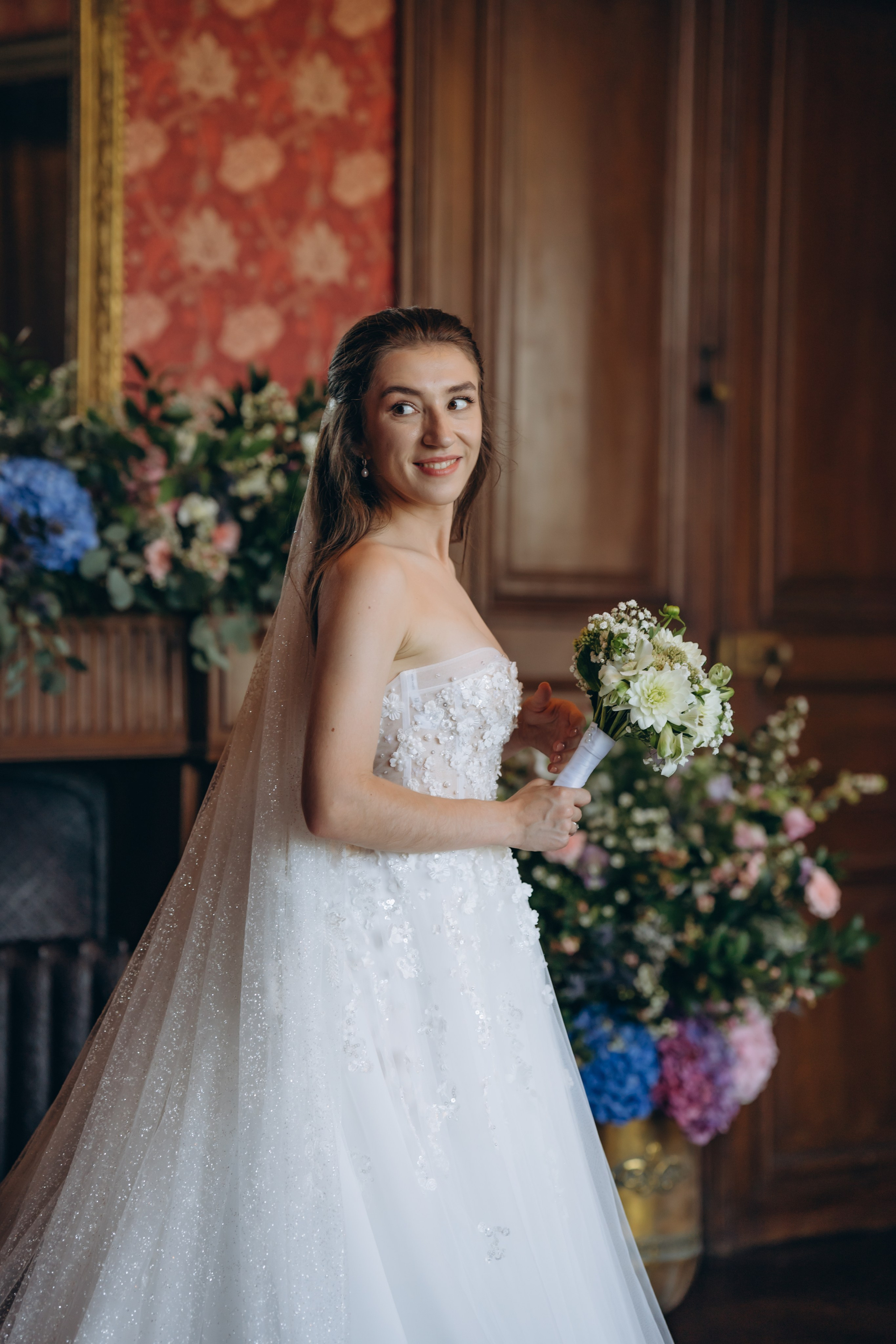 Свадебная фотосессия во французском замке. Professional photographer in Paris — Shybitska Iryna