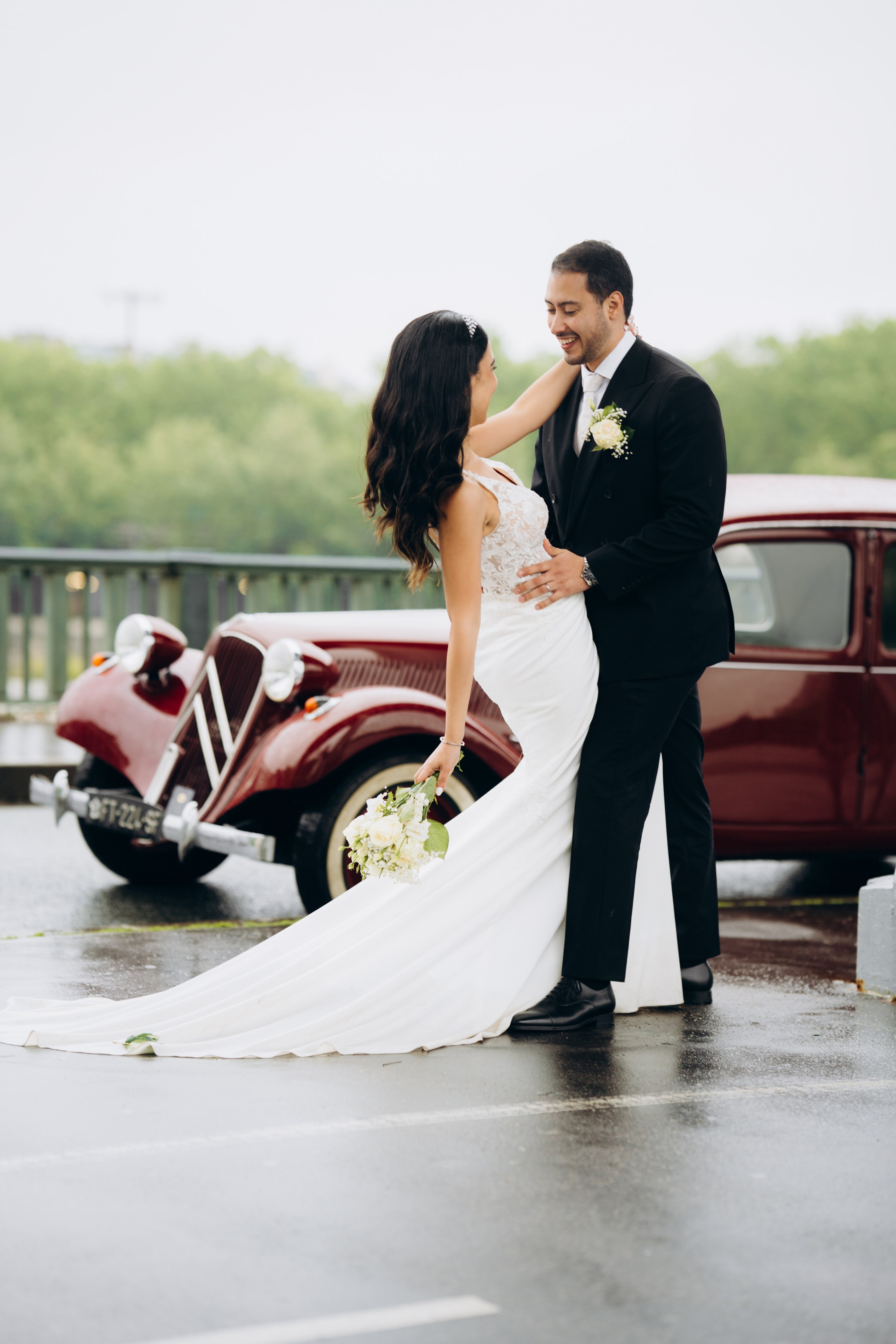 Wedding photo shoot in France_Cabriolet_Paris. Professional photographer in Paris — Shybitska Iryna