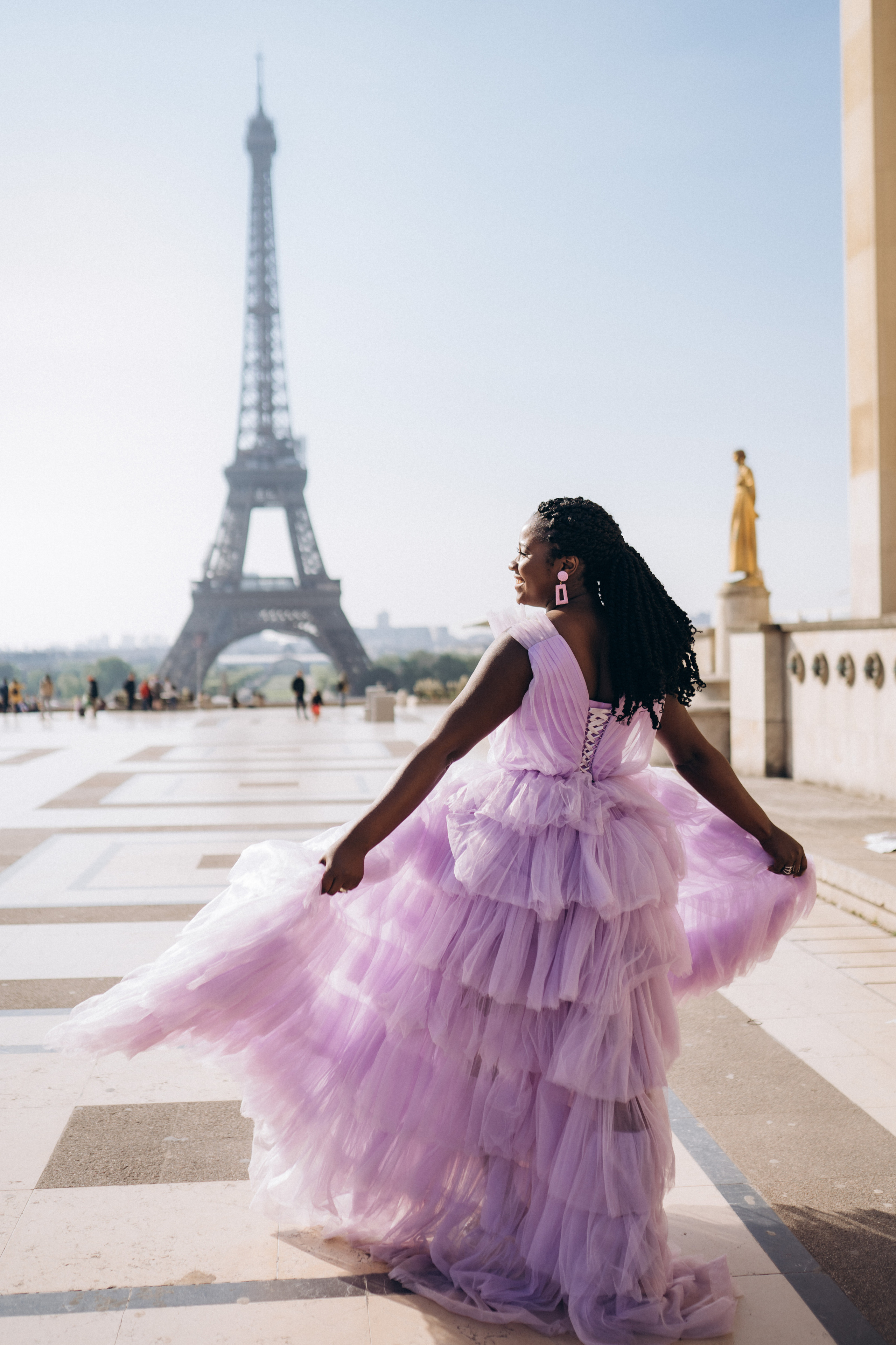 Family photo session in Paris — Louvre — Eiffel Tower. Professional photographer in Paris — Shybitska Iryna