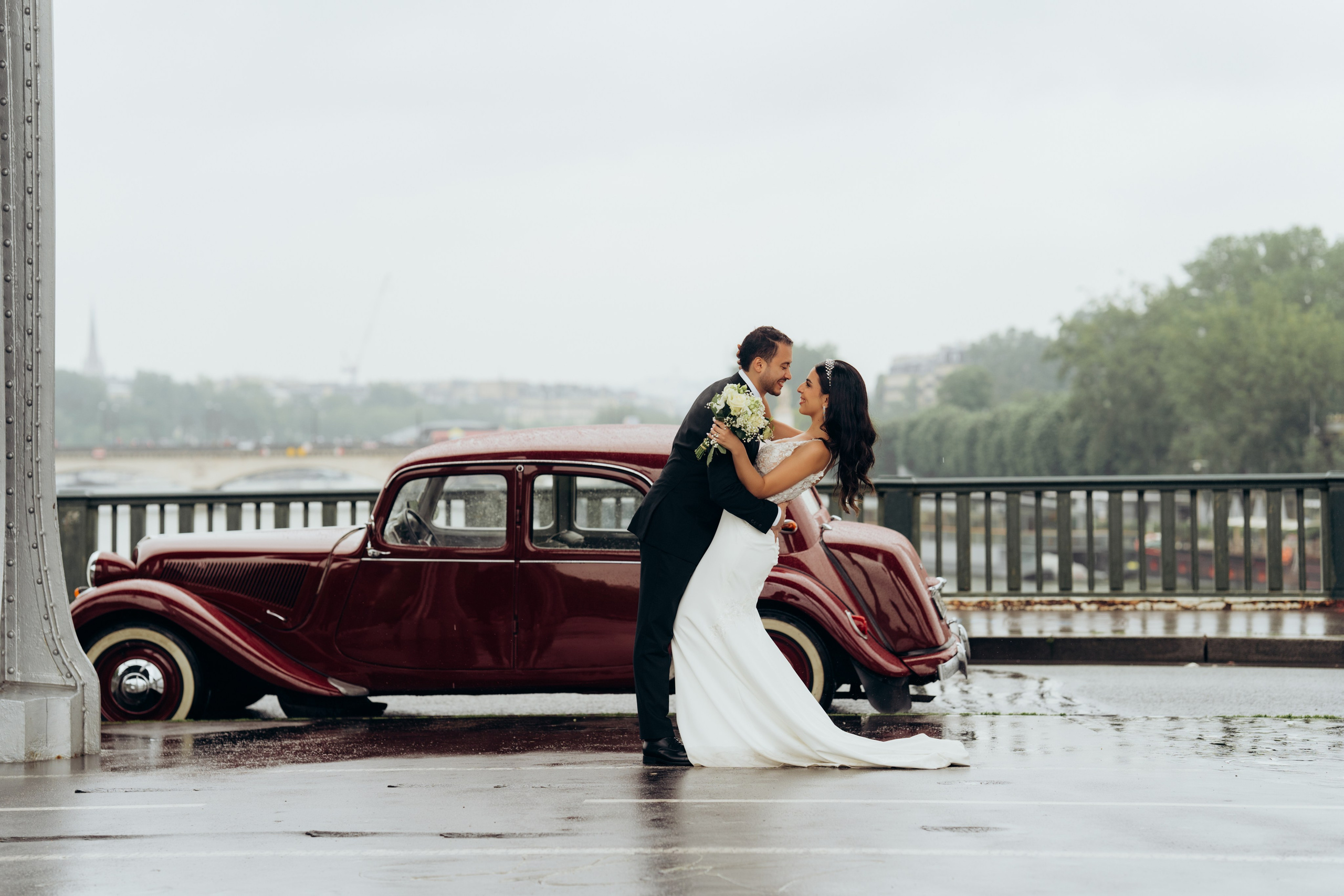 Wedding photo shoot in France_Cabriolet_Paris. Professional photographer in Paris — Shybitska Iryna