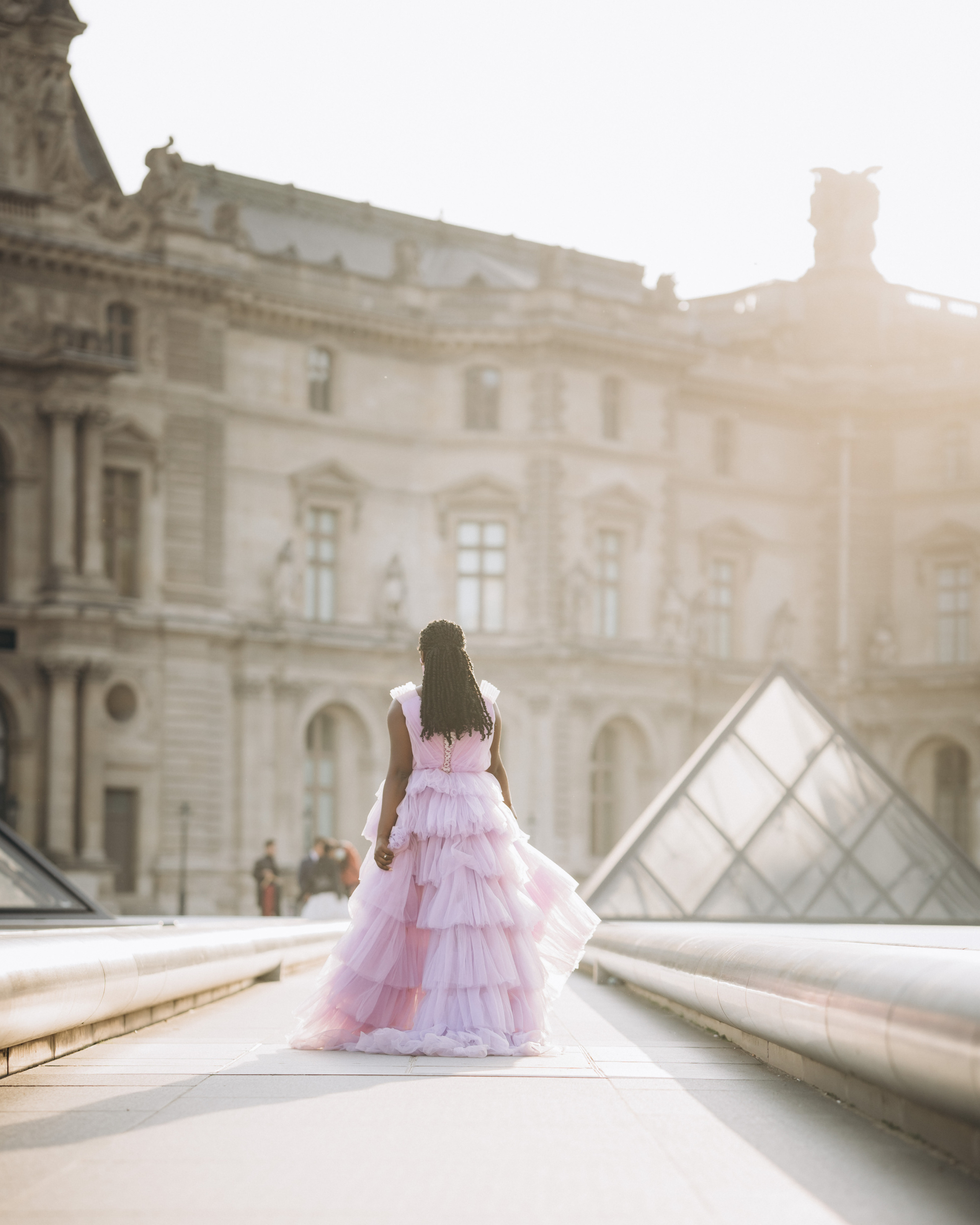 Family photo session in Paris — Louvre — Eiffel Tower. Professional photographer in Paris — Shybitska Iryna