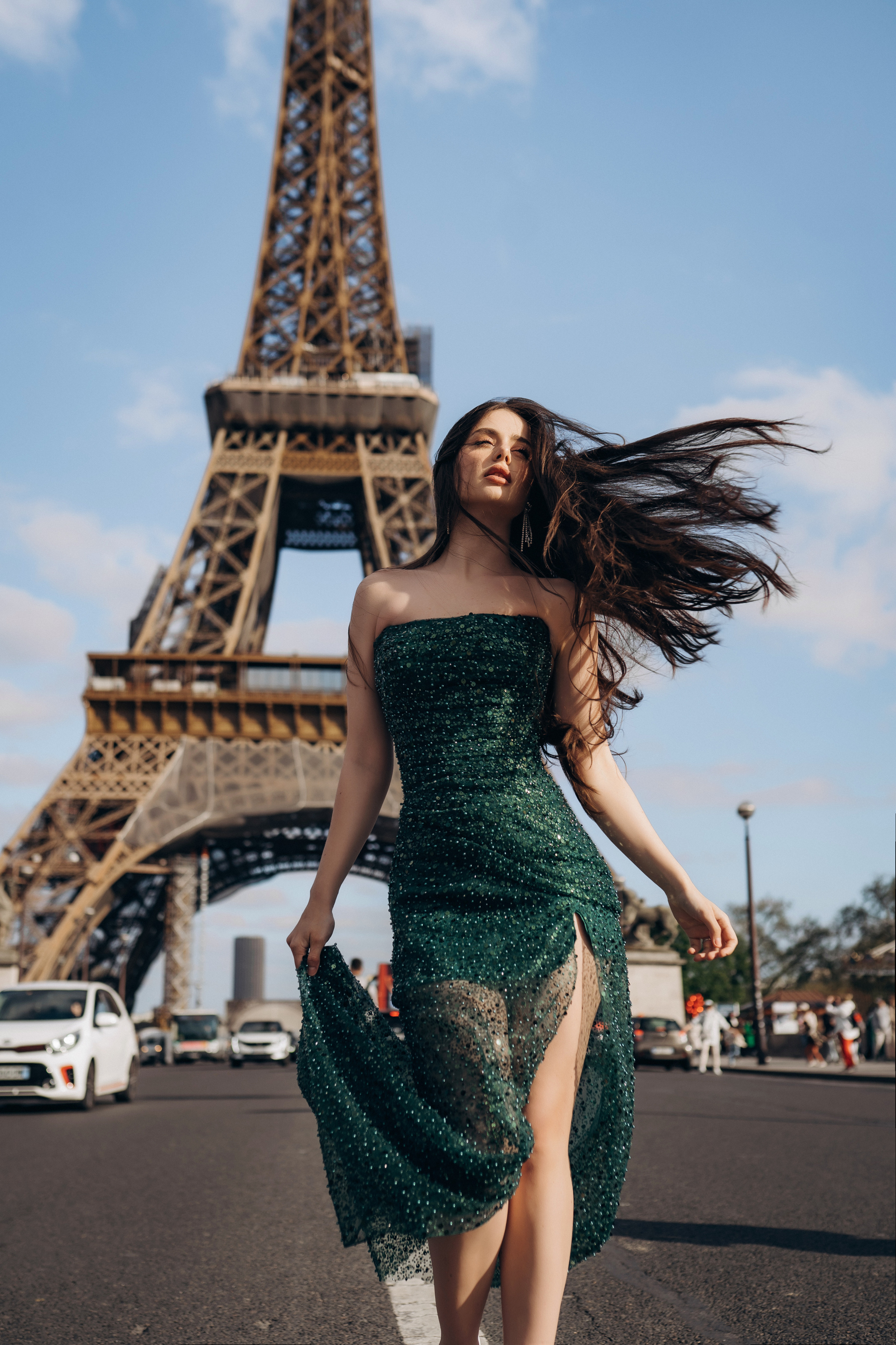 Eiffel Tower — Photo shoot. Professional photographer in Paris — Shybitska Iryna