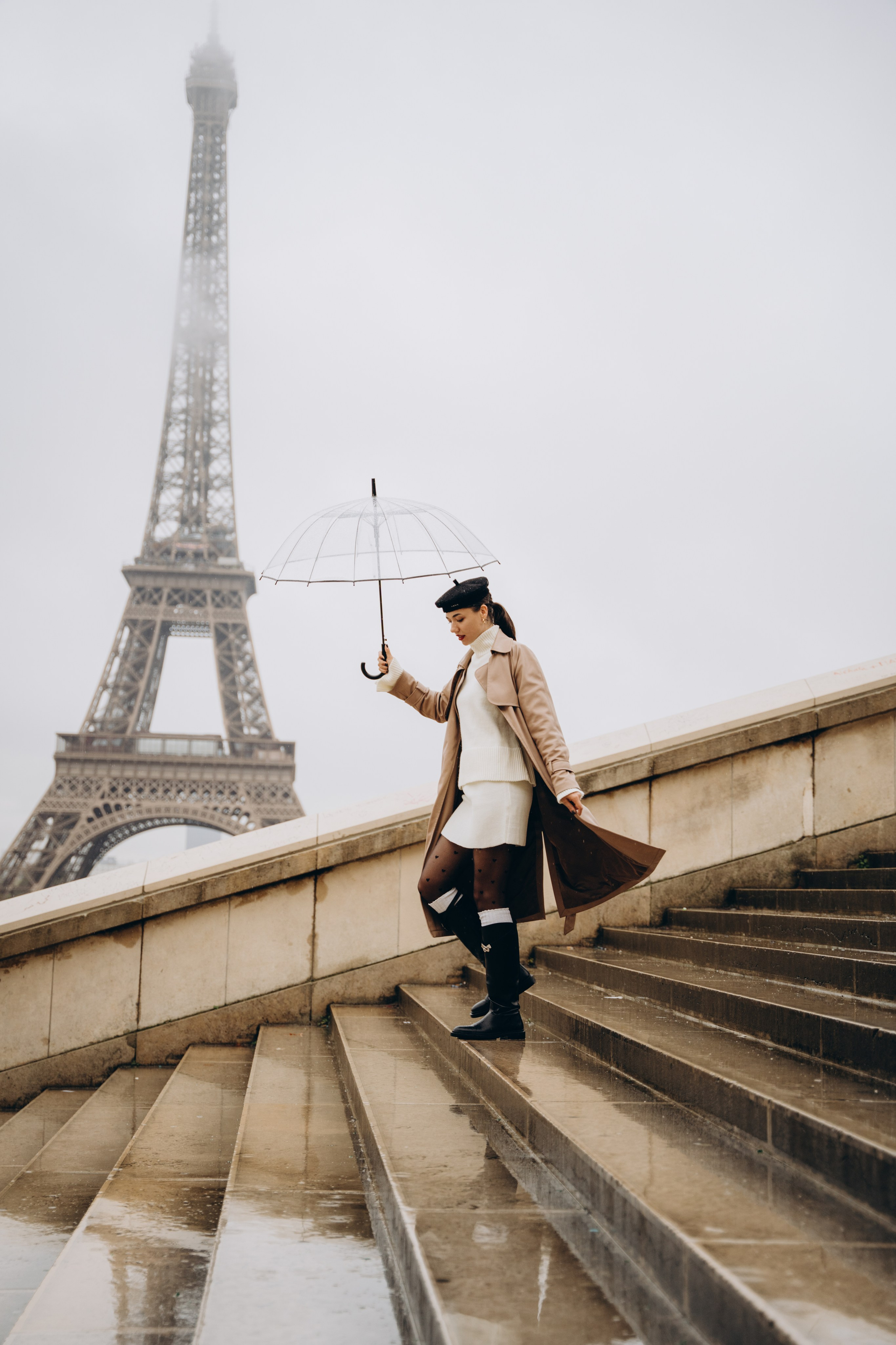 Photo shoot in Paris on a rainy day. Professional photographer in Paris — Shybitska Iryna
