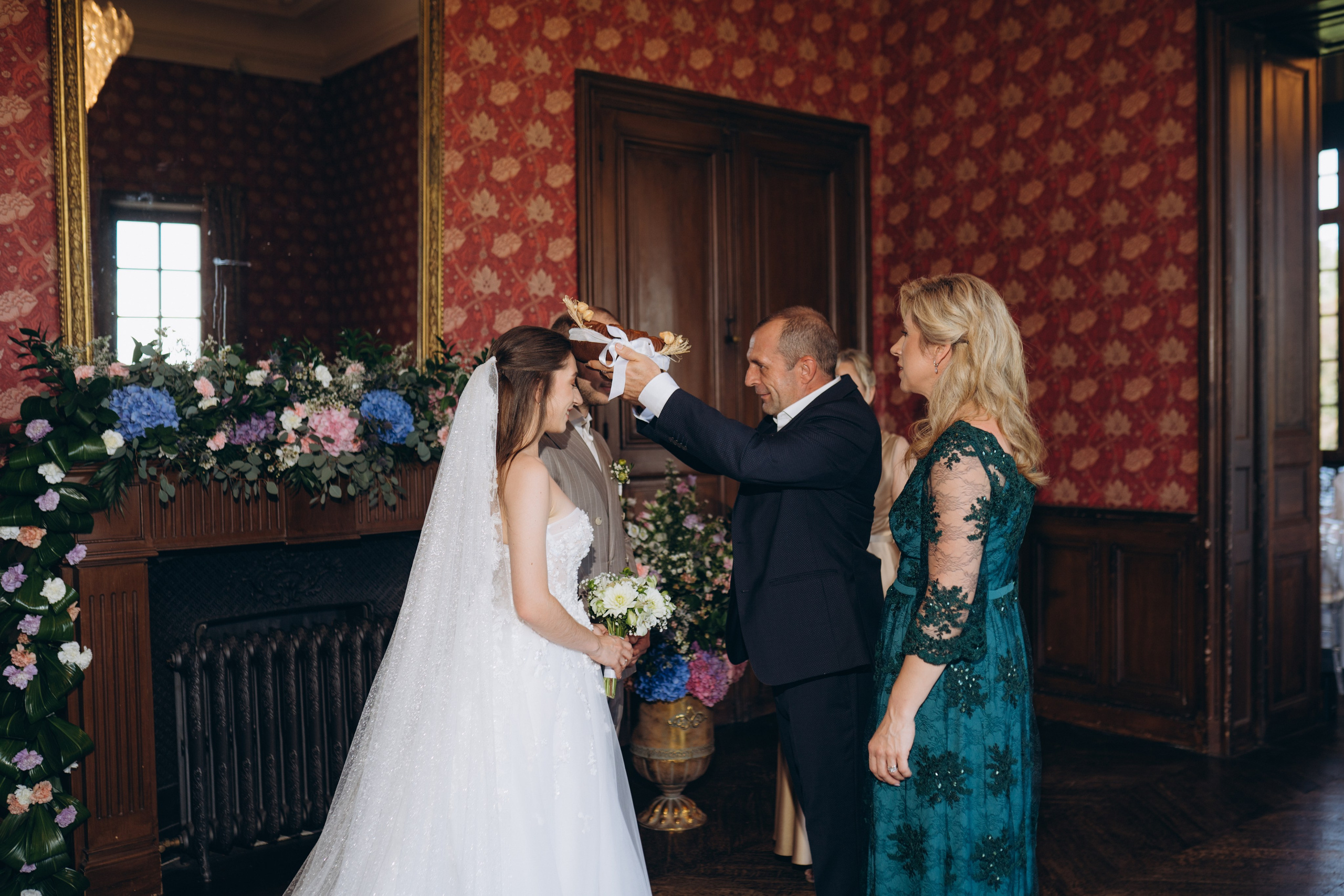 Свадебная фотосессия во французском замке. Professional photographer in Paris — Shybitska Iryna