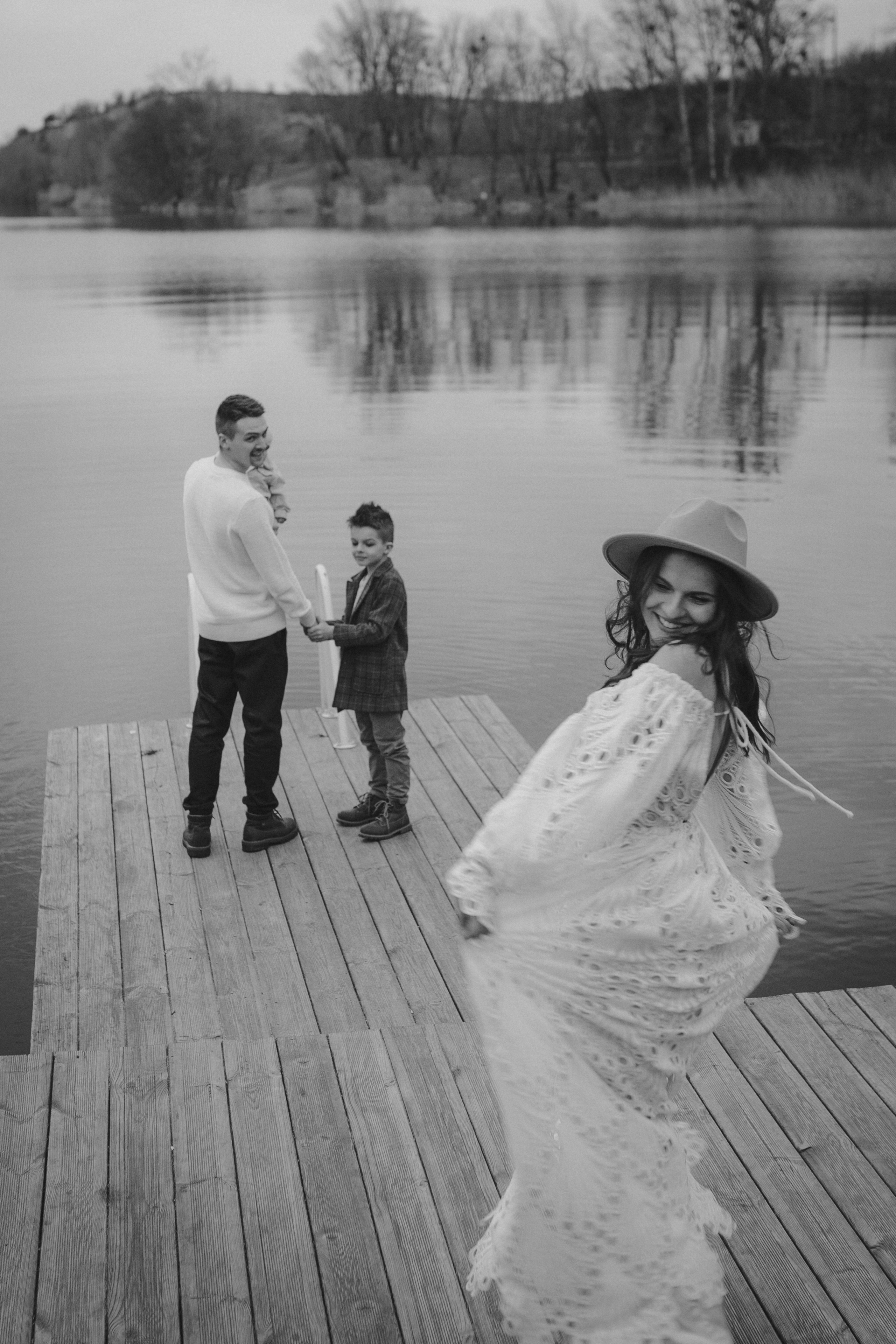 У озера. Professional photographer in Paris — Shybitska Iryna