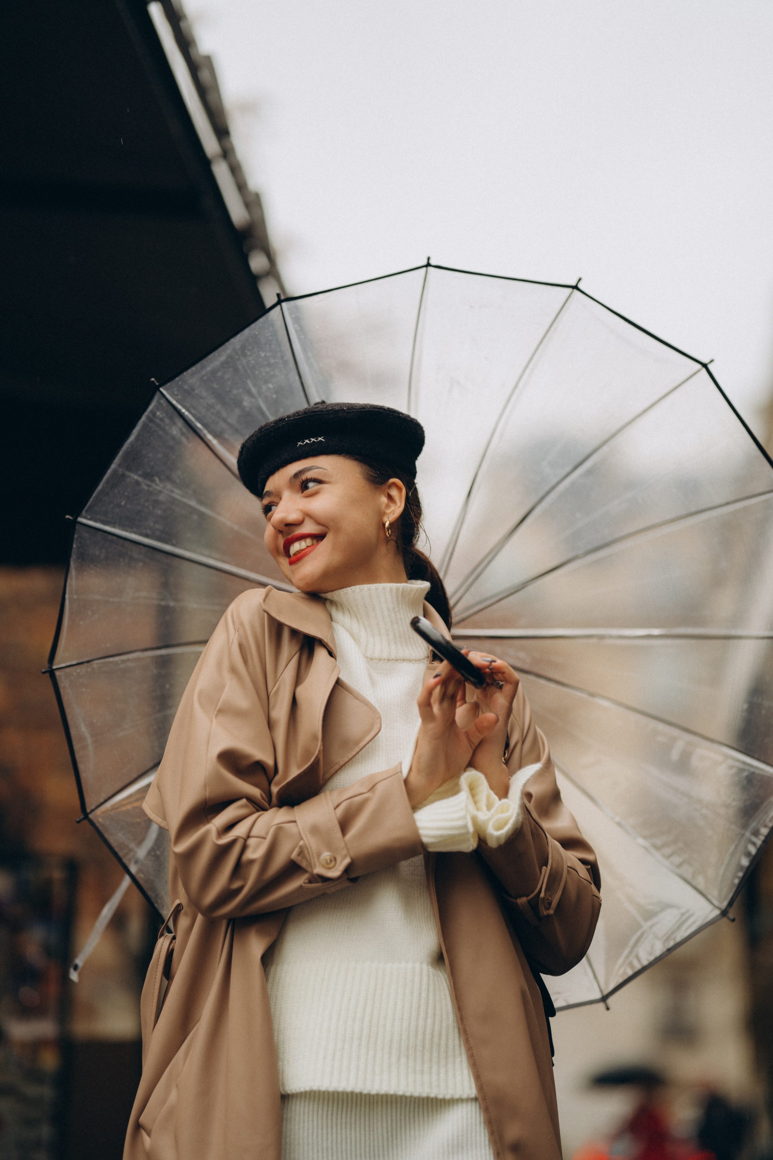 Photo shoot in Paris on a rainy day. Professional photographer in Paris — Shybitska Iryna